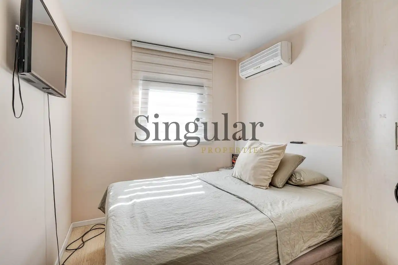 Habitación de Casa adosada en venta en Barcelona con Aire acondicionado, Calefacción y Terraza