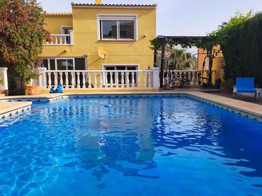 Casa con piscina in vendita a CALLE SERRA DE LA FONT FREDA