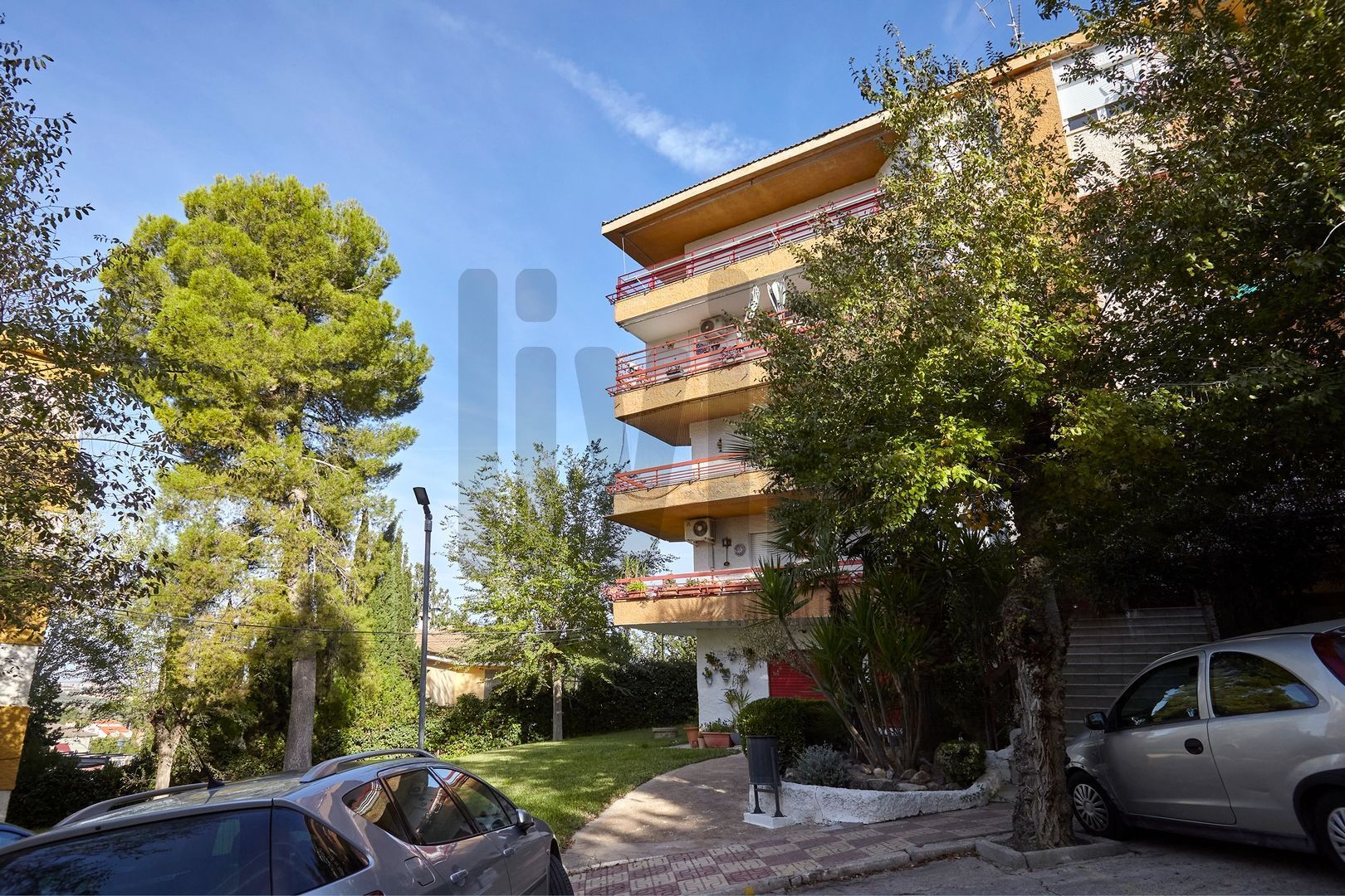 Vista exterior de Piso en venta en  Jaén Capital con Terraza y Piscina comunitaria