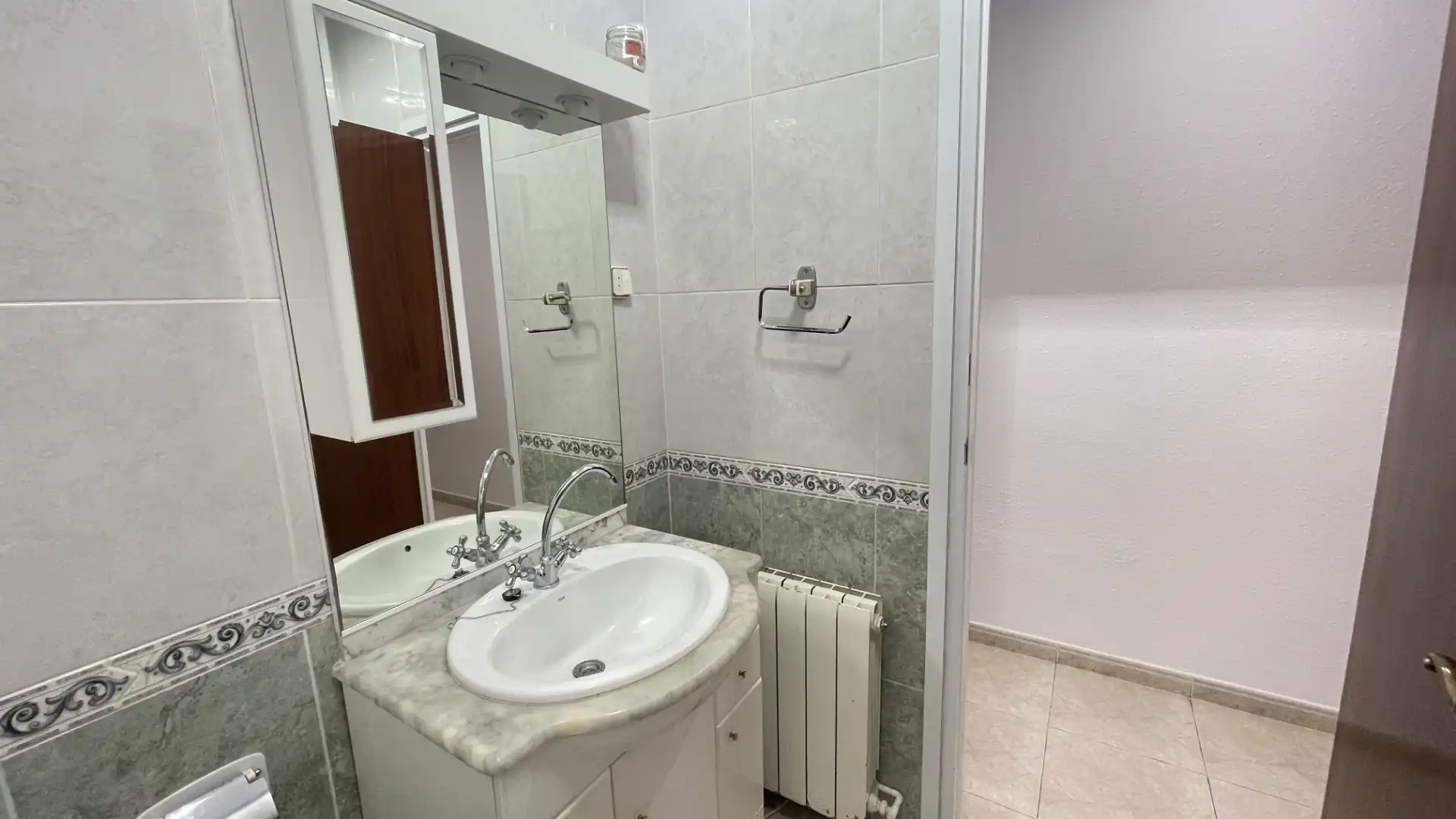 Badezimmer von Einfamilien-Reihenhaus zum Verkauf in Terrassa mit Heizung und Terrasse