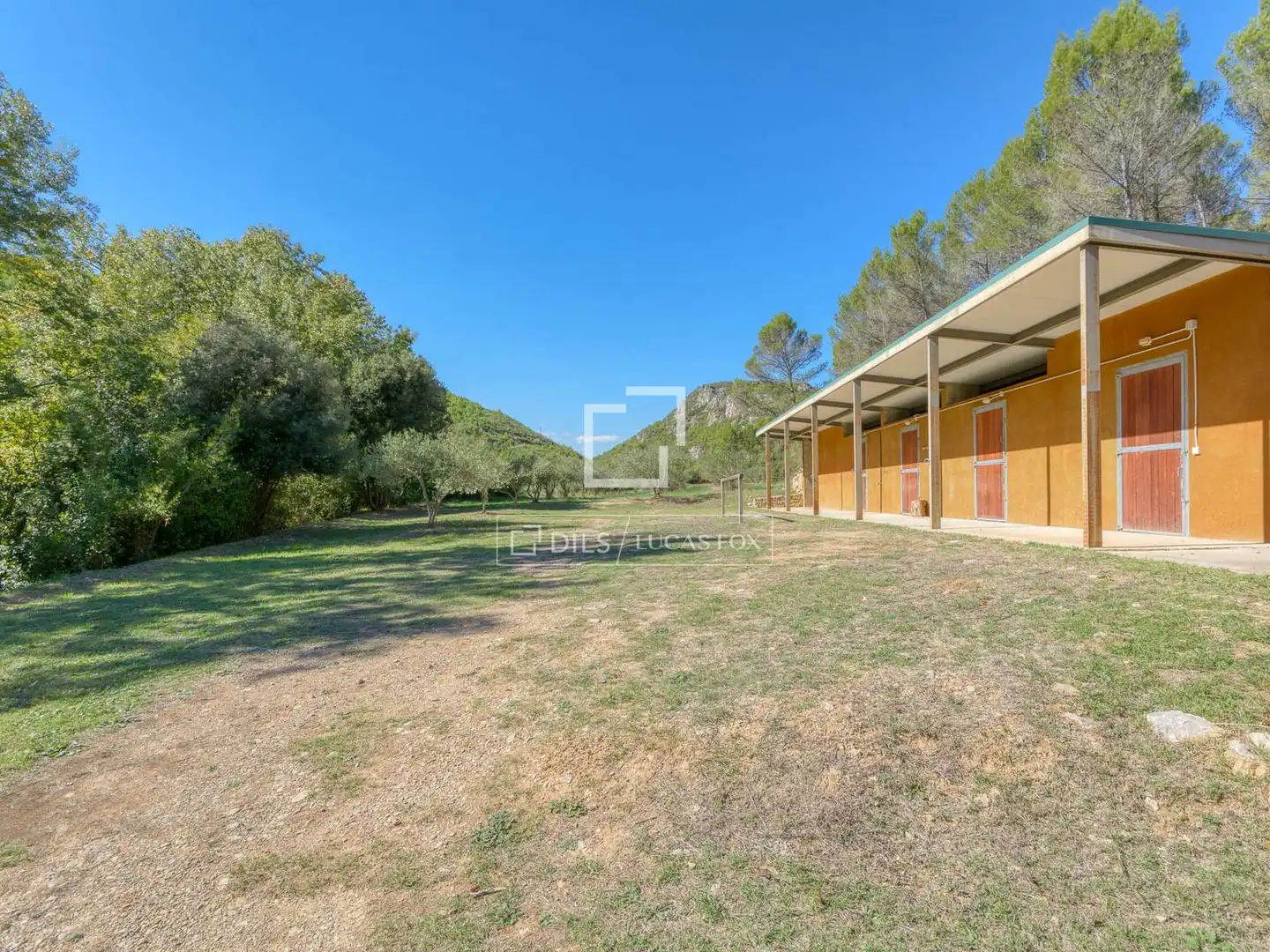 Vista exterior de Finca rústica en venta en Boadella i les Escaules con Calefacción, Jardín privado y Terraza