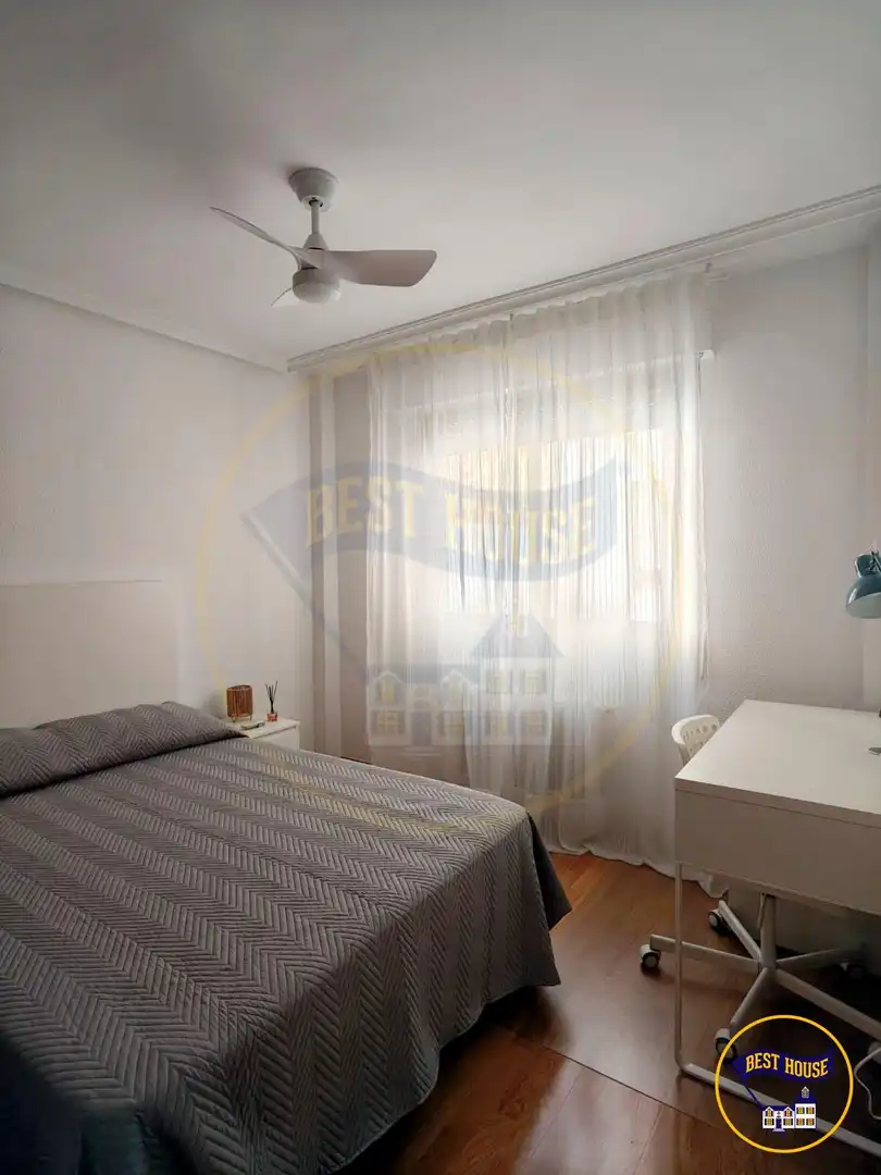 Habitación de Piso de alquiler en Cuenca con Calefacción, Parquet y Amueblado