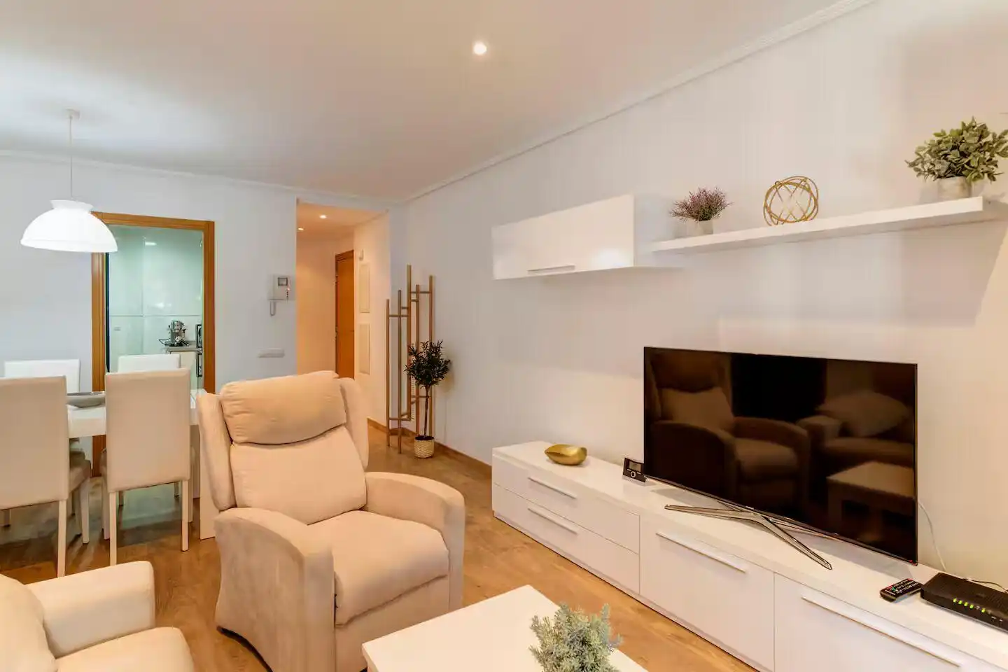 Flat for rent in Calle Santa Ángela de la Cruz, Encarnación - Regina