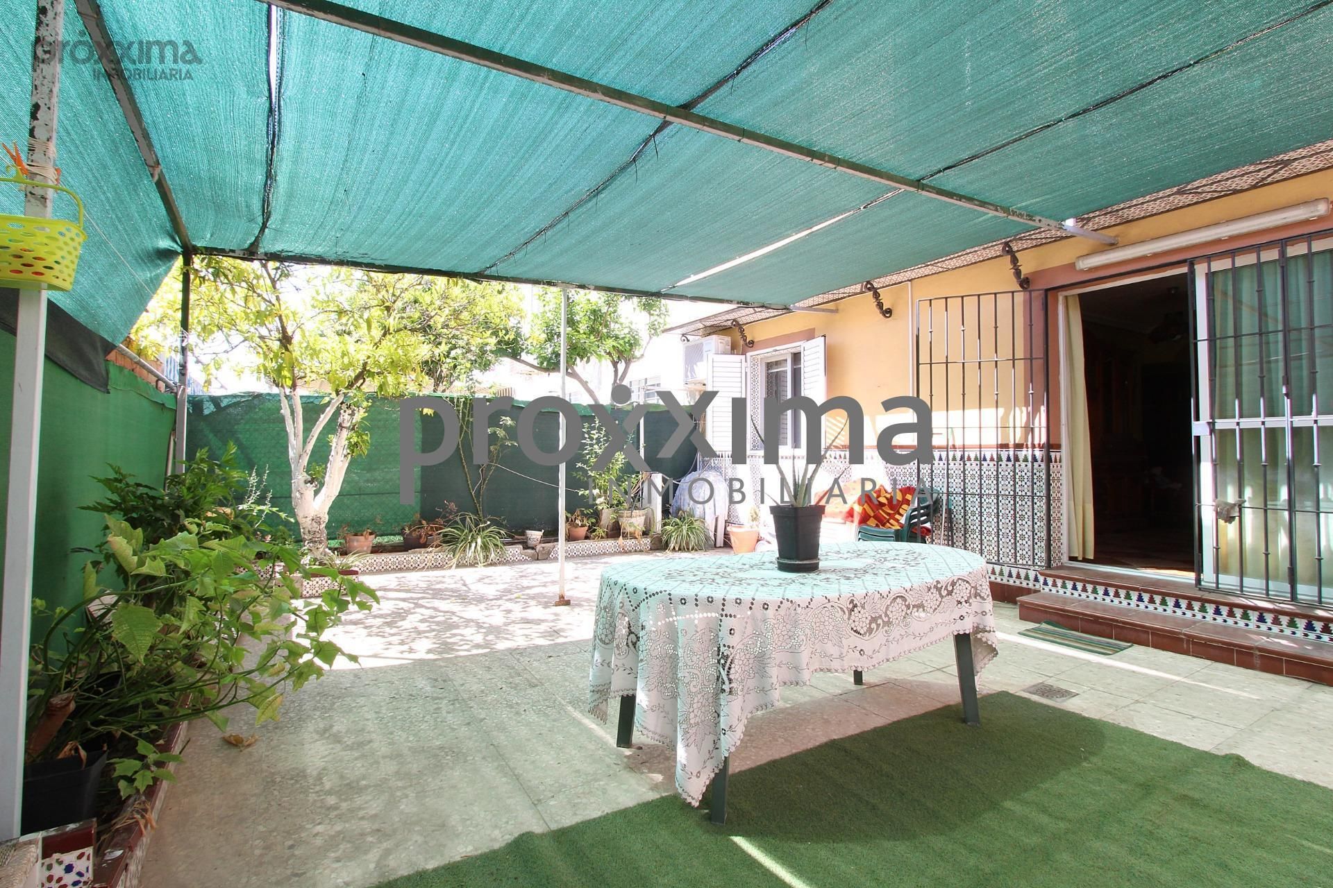 Exterior view of House or chalet for sale in  Sevilla Capital  with Air Conditioner, Private garden and Storage room