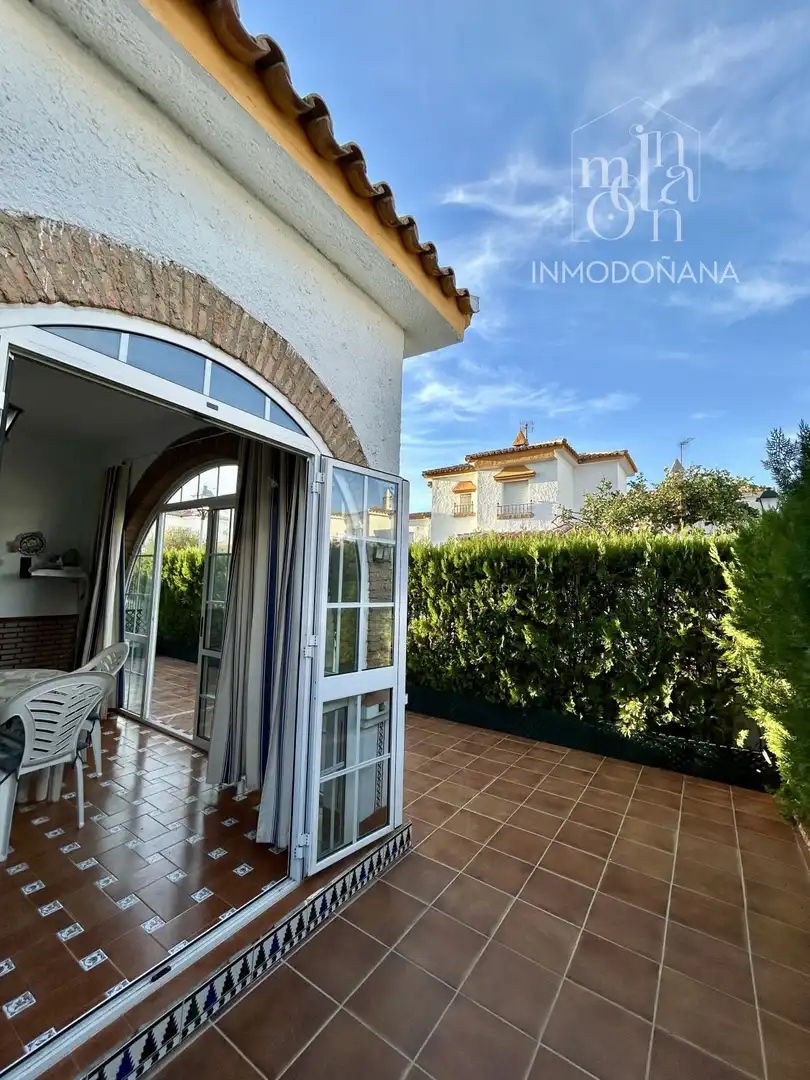 Vista exterior de Casa o chalet en venta en Almonte con Calefacción, Terraza y Amueblado