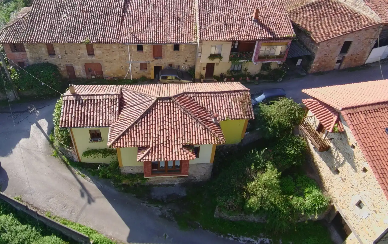 Vista exterior de Casa o xalet en venda en Puente Viesgo amb Calefacció i Jardí privat