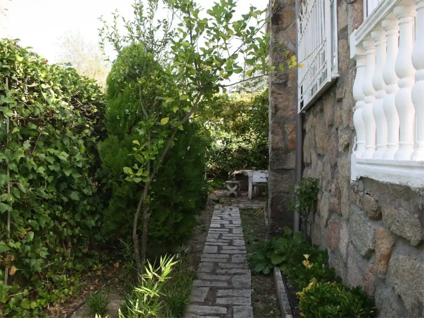 Jardí de Casa o xalet en venda en La Adrada  amb Aire condicionat, Piscina i Balcó