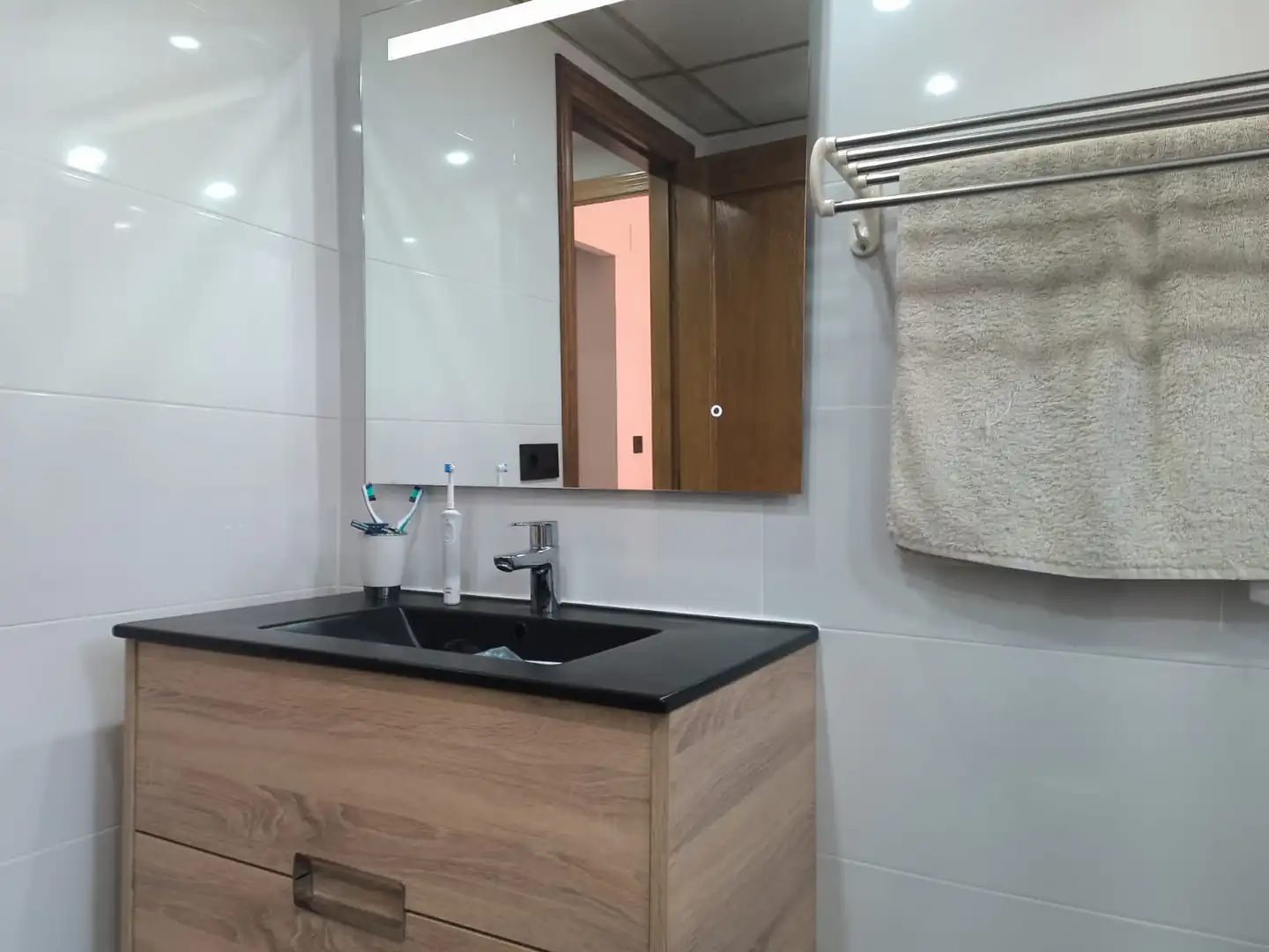 Bany de Casa adosada en venda en Utebo amb Aire condicionat, Calefacció i Jardí privat