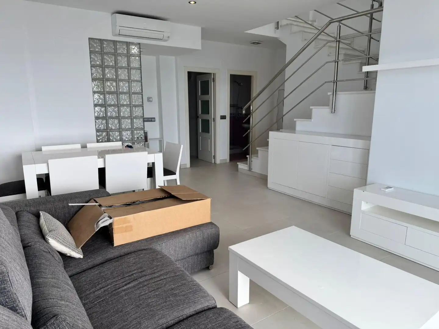 Einfamilien-Reihenhaus zur Miete in Villajoyosa / La Vila Joiosa mit Klimaanlage, Privatgarten und Terrasse