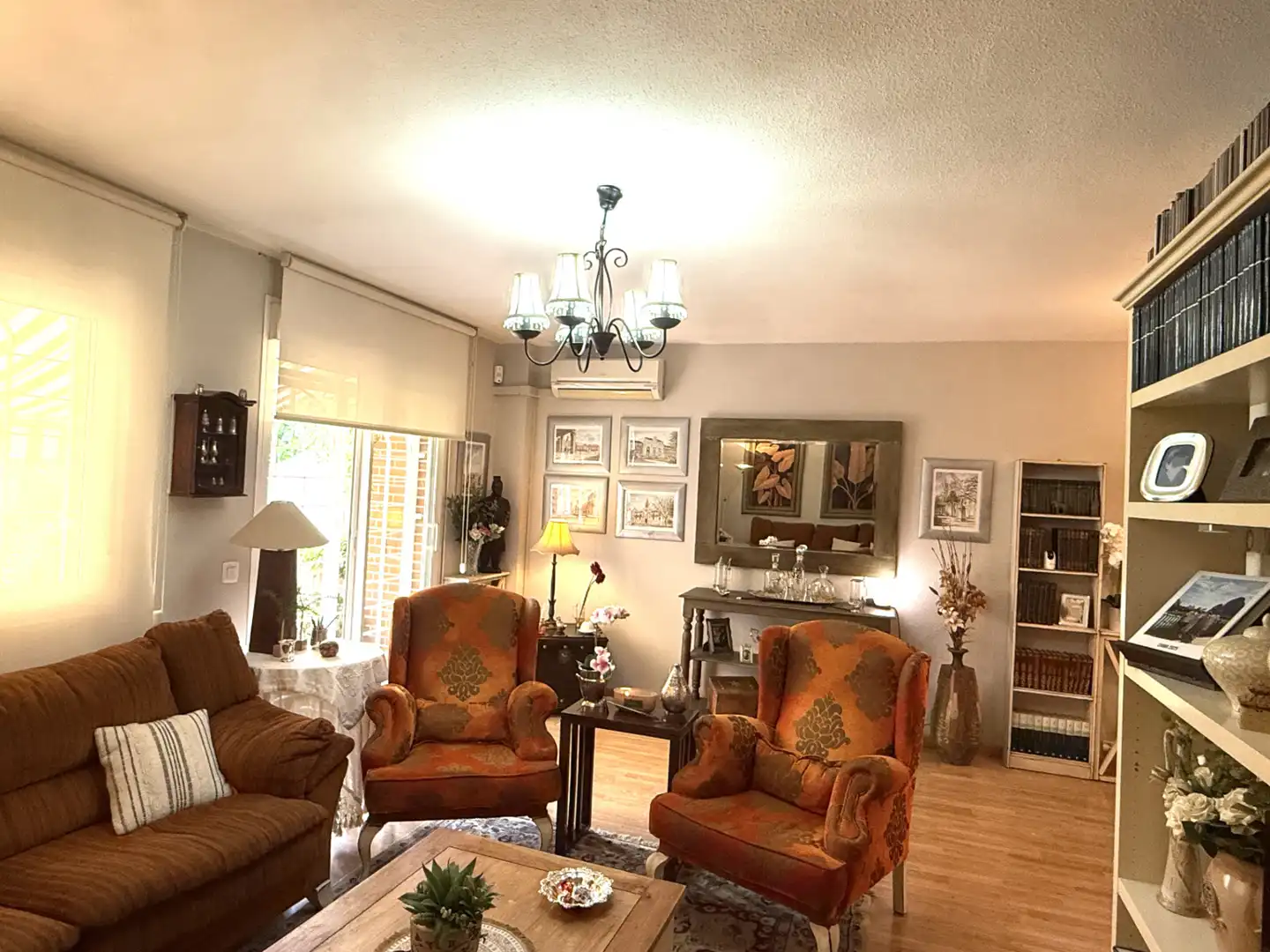 Living room of Houses for sale in Alcalá de Henares  with Air Conditioner, Heating and Private garden