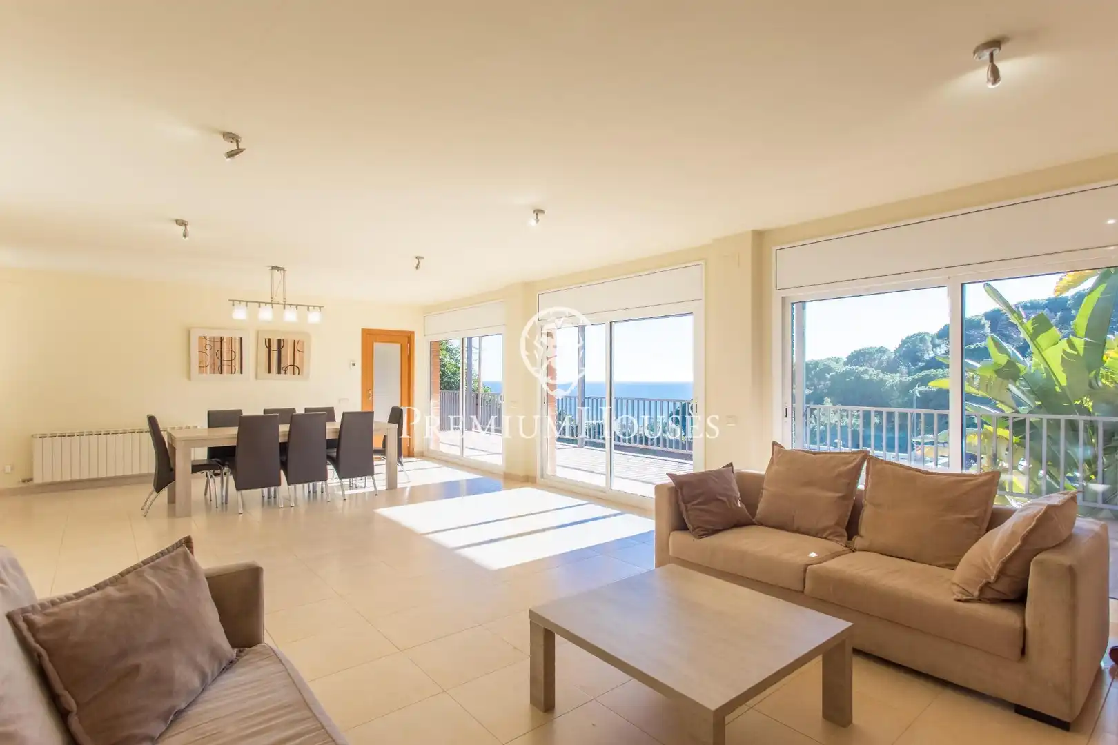 Vista exterior de Casa o xalet en venda en Arenys de Mar amb Aire condicionat, Calefacció i Jardí privat