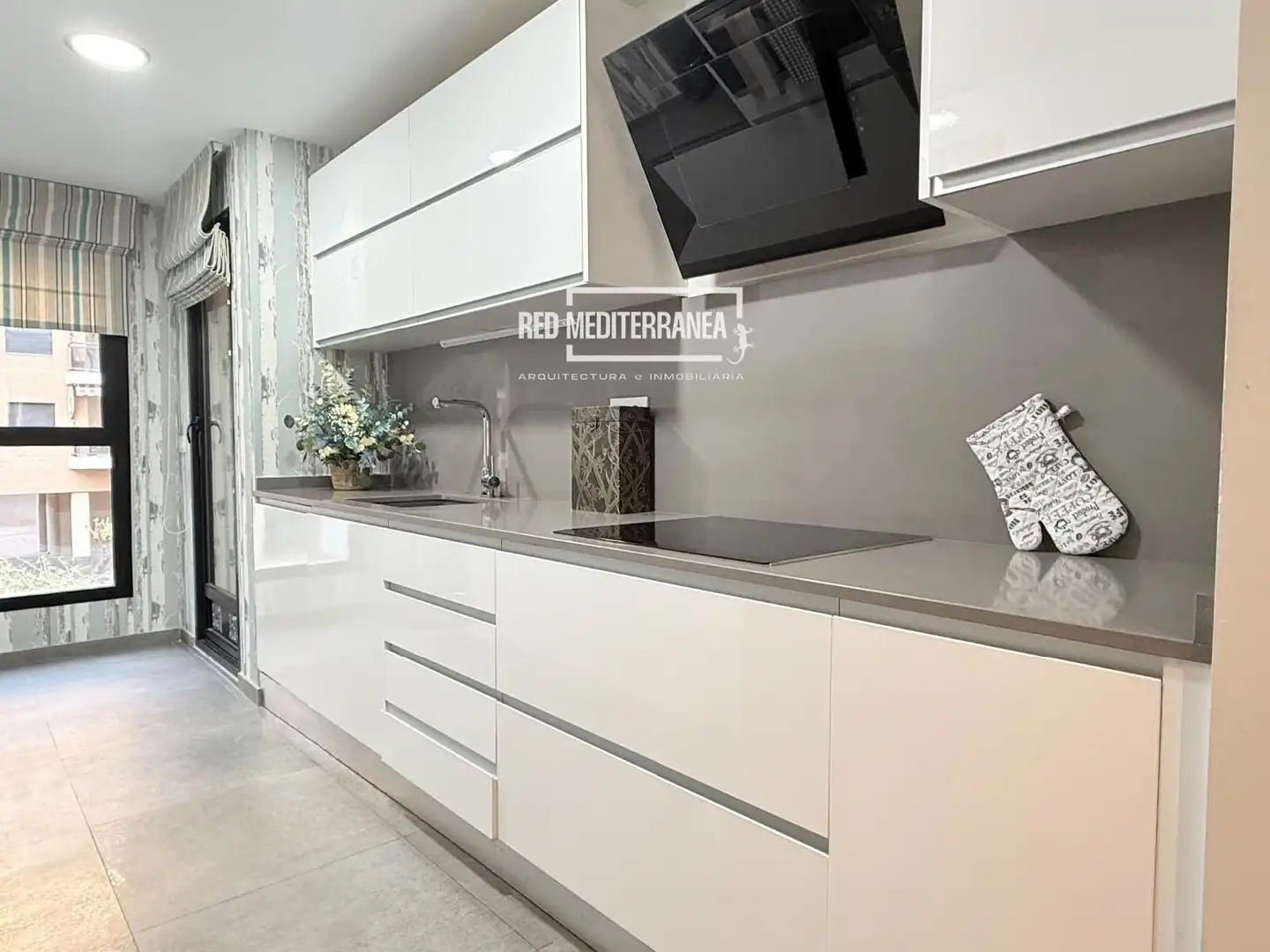 Kitchen of Flat for sale in Gandia  with Air Conditioner, Heating and Parquet flooring