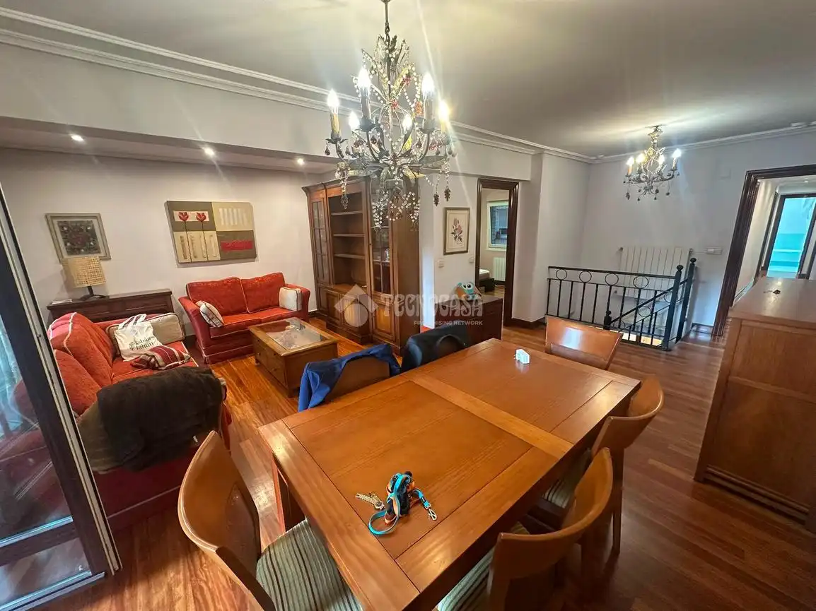 Sala d'estar de Dúplex en venda en Bilbao  amb Calefacció i Moblat