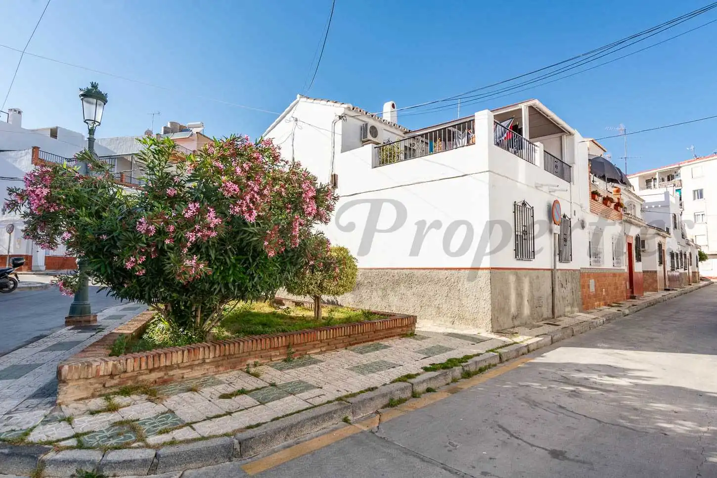 Vista exterior de Casa adosada en venta en Nerja con Aire acondicionado, Terraza y Amueblado