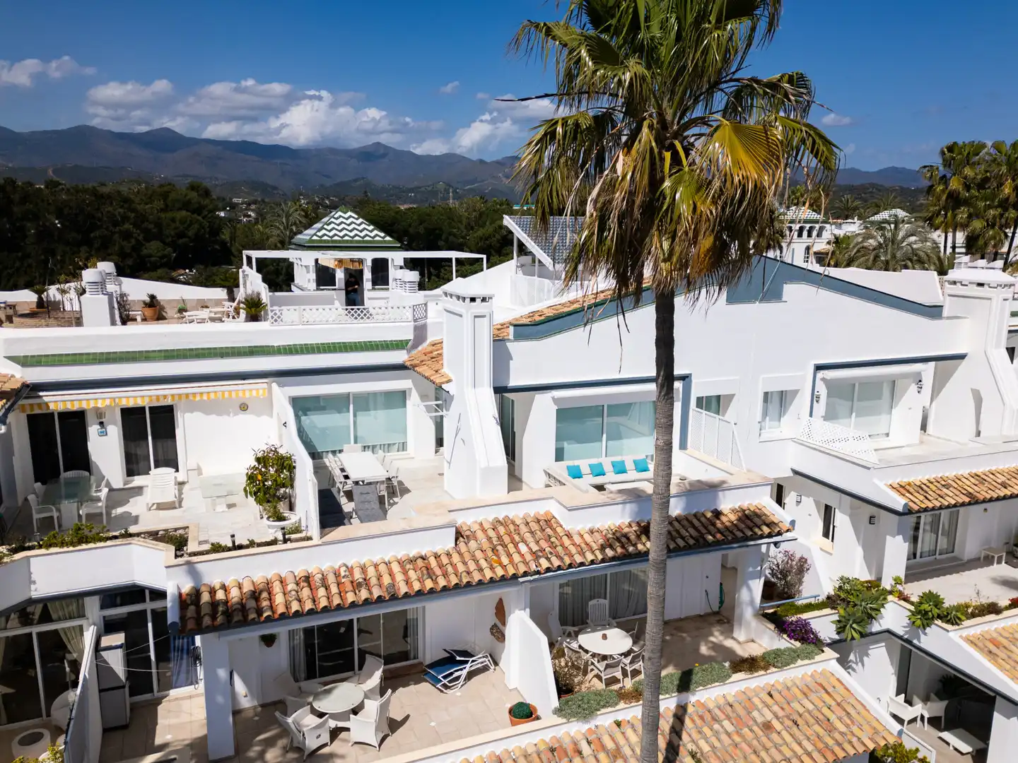 Exterior view of Attic for sale in Estepona  with Air Conditioner, Terrace and Swimming Pool