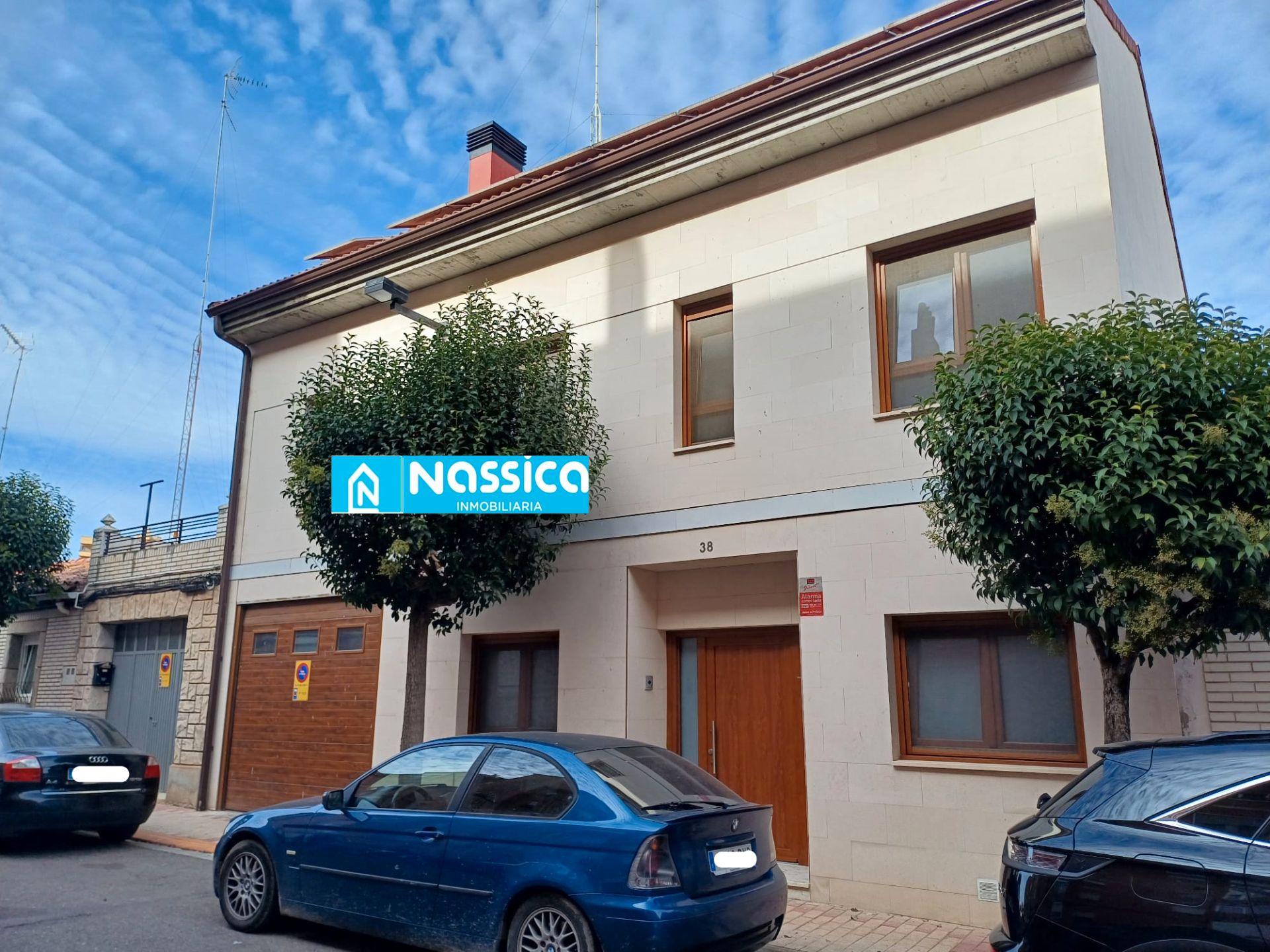 Vista exterior de Casa o xalet en venda en Calahorra amb Aire condicionat, Calefacció i Jardí privat