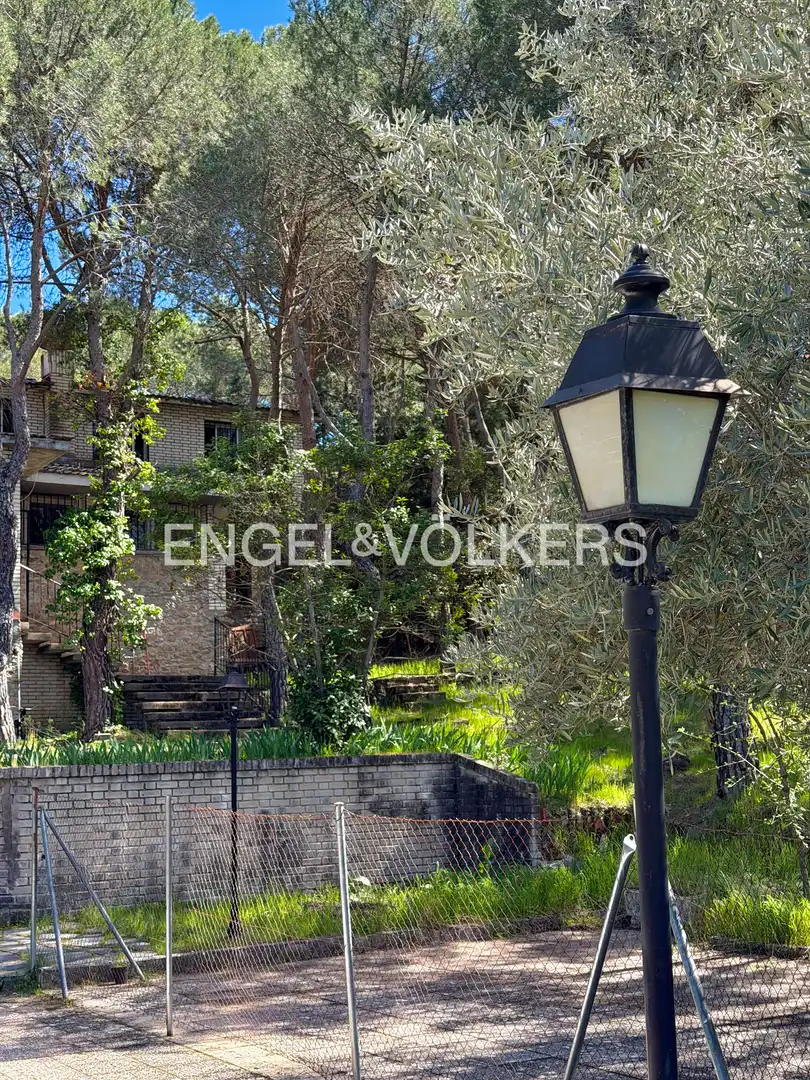 Vista exterior de Casa o xalet en venda en Las Rozas de Madrid amb Calefacció, Jardí privat i Piscina
