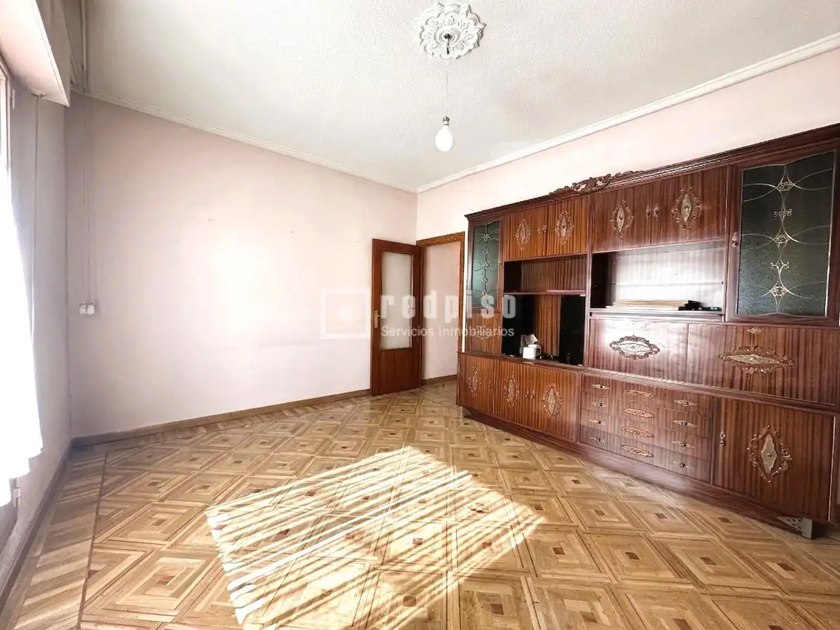 Dormitori de Pis en venda en Madrid amb Calefacció, Parquet i Terrassa