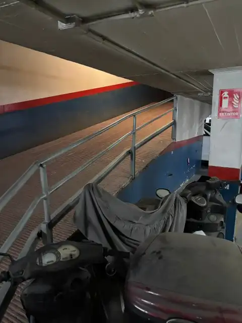 Motorbike with lift for sale in Carrer de la Cooperativa 79, imagen 3