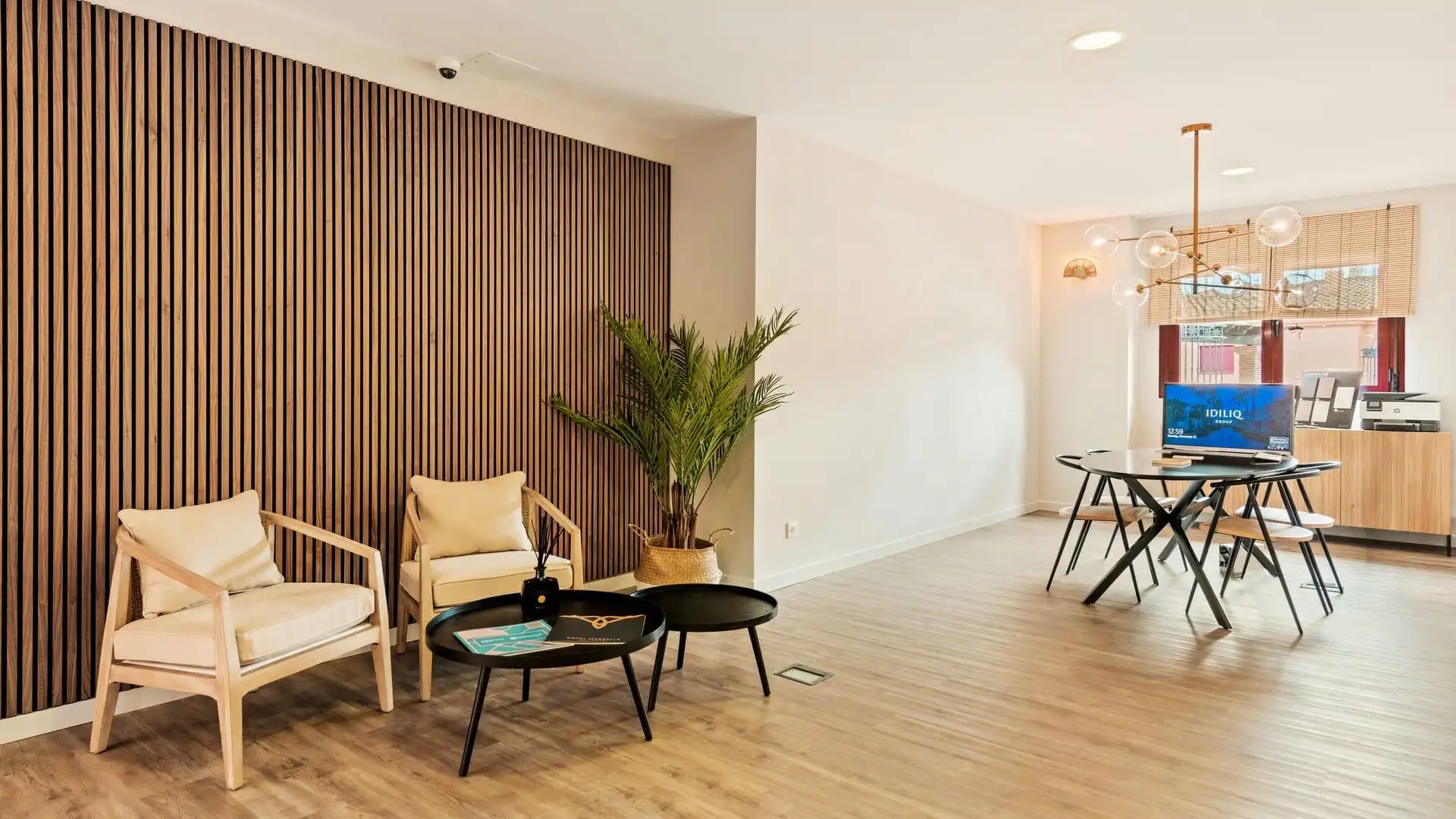 Sala d'estar de Apartament en venda en Benahavís amb Piscina comunitària