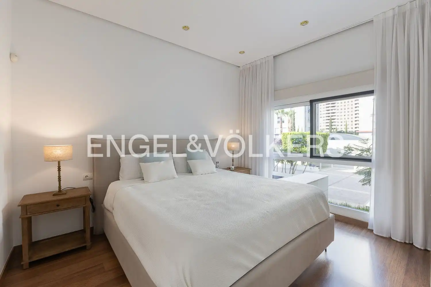 Habitación de Dúplex en venta en Valencia con Aire acondicionado, Calefacción y Jardín privado