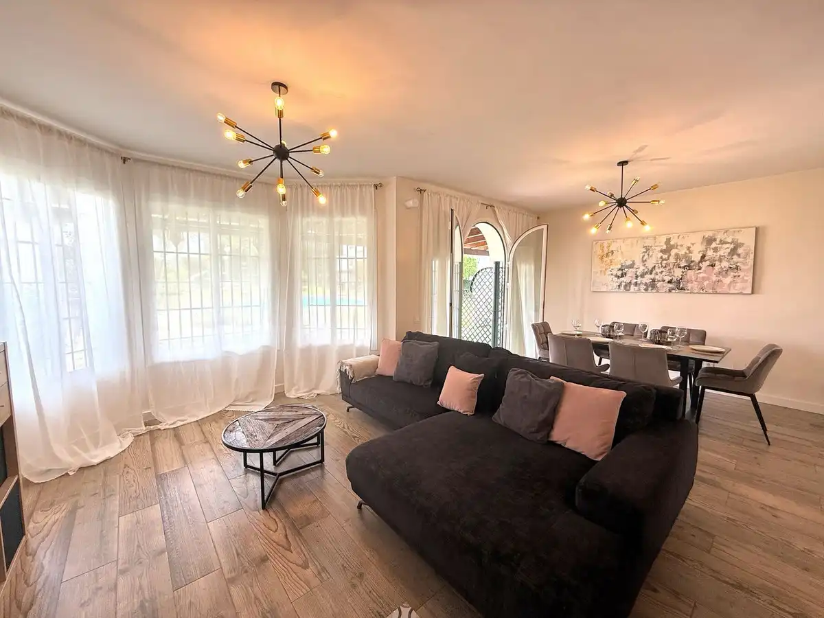 Living room of Detached homes for rent in Marbella  with Air Conditioner, Heating and Private garden