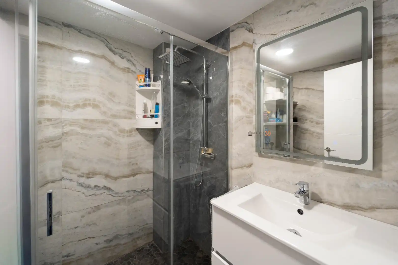 Baño de Piso en venta en Benidorm con Aire acondicionado, Terraza y Amueblado