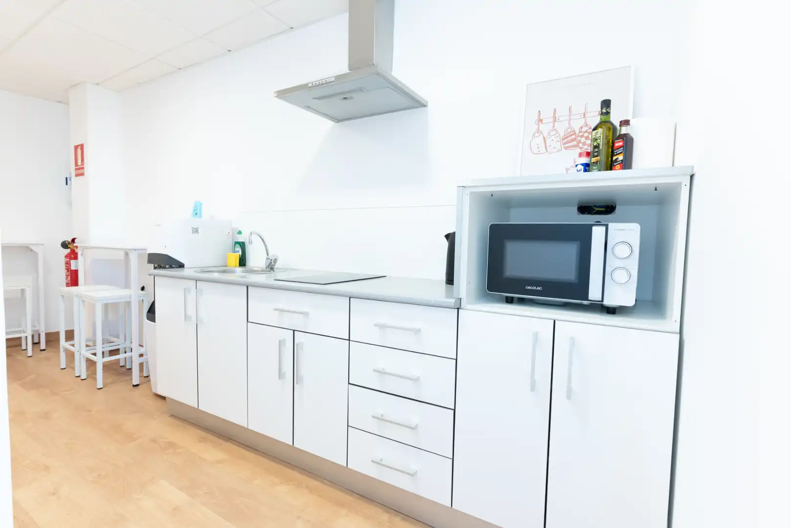 Küche von Büro zur Miete in Málaga mit Klimaanlage, Heizung und Möbliert