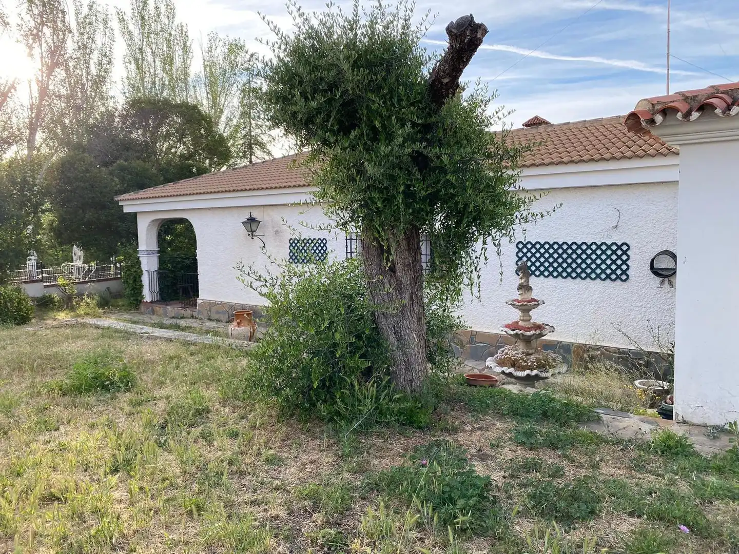 Vista exterior de Casa o xalet en venda en Arriate amb Aire condicionat, Calefacció i Jardí privat