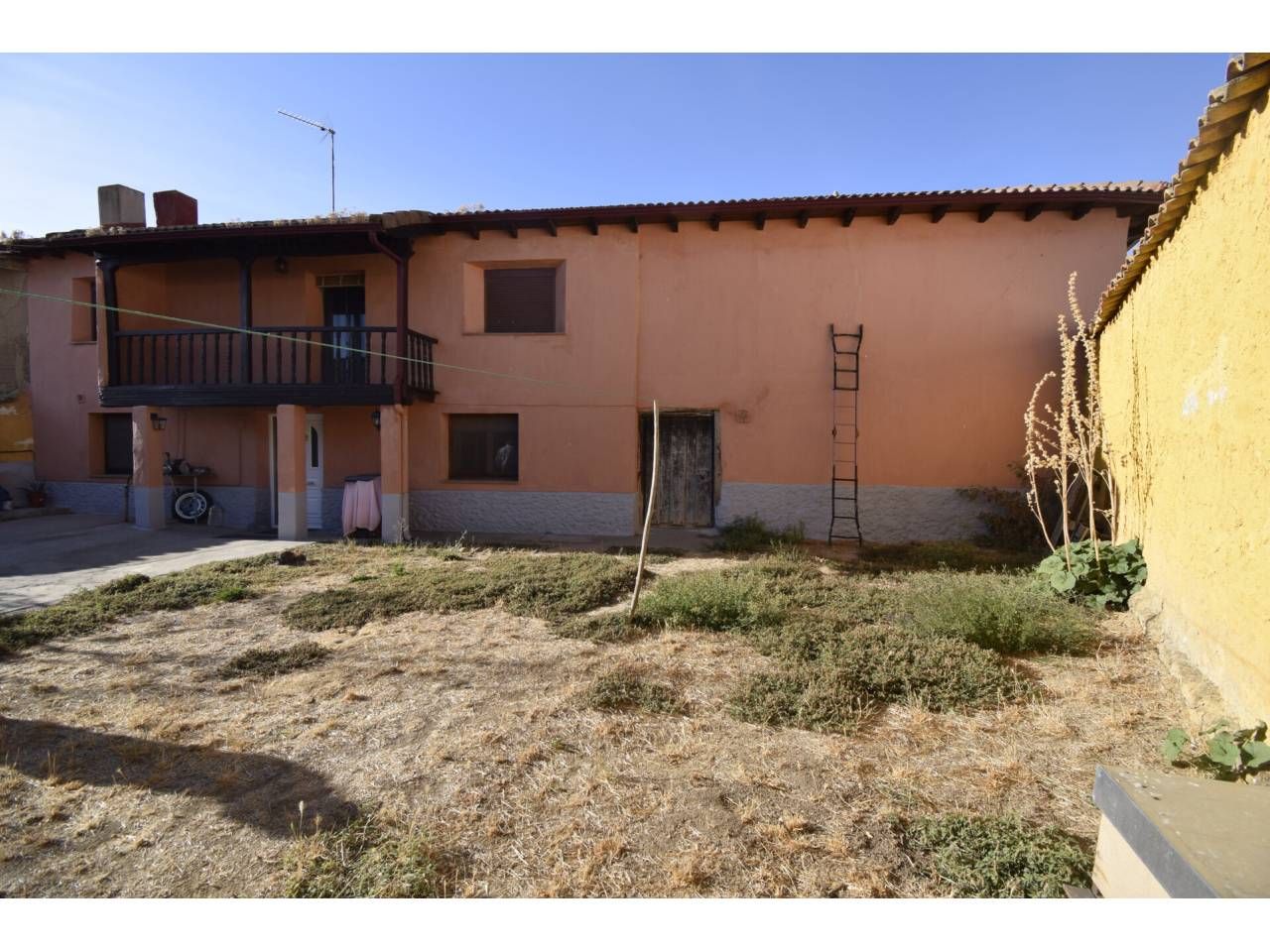 Vista exterior de Casa o chalet en venta en Villasabariego con Calefacción, Jardín privado y Parquet