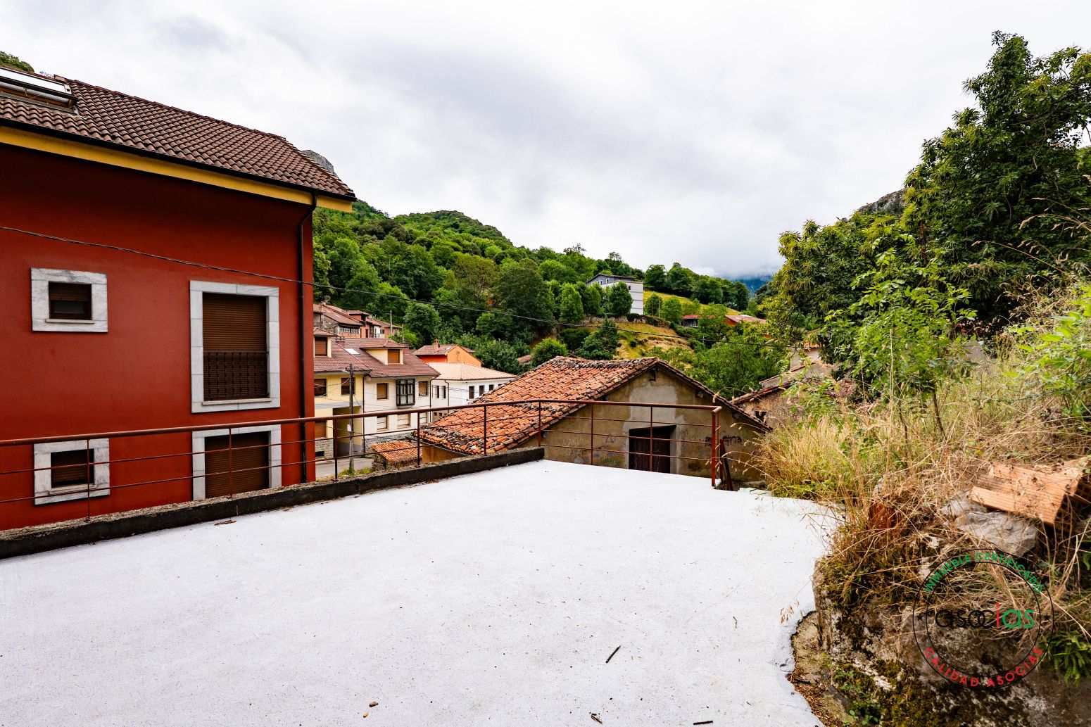 Vista exterior de Casa o xalet en venda en Cabrales amb Jardí privat, Terrassa i Traster