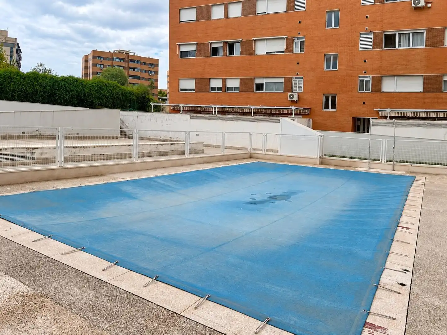 Schwimmbecken von Wohnung zum Verkauf in Hospital