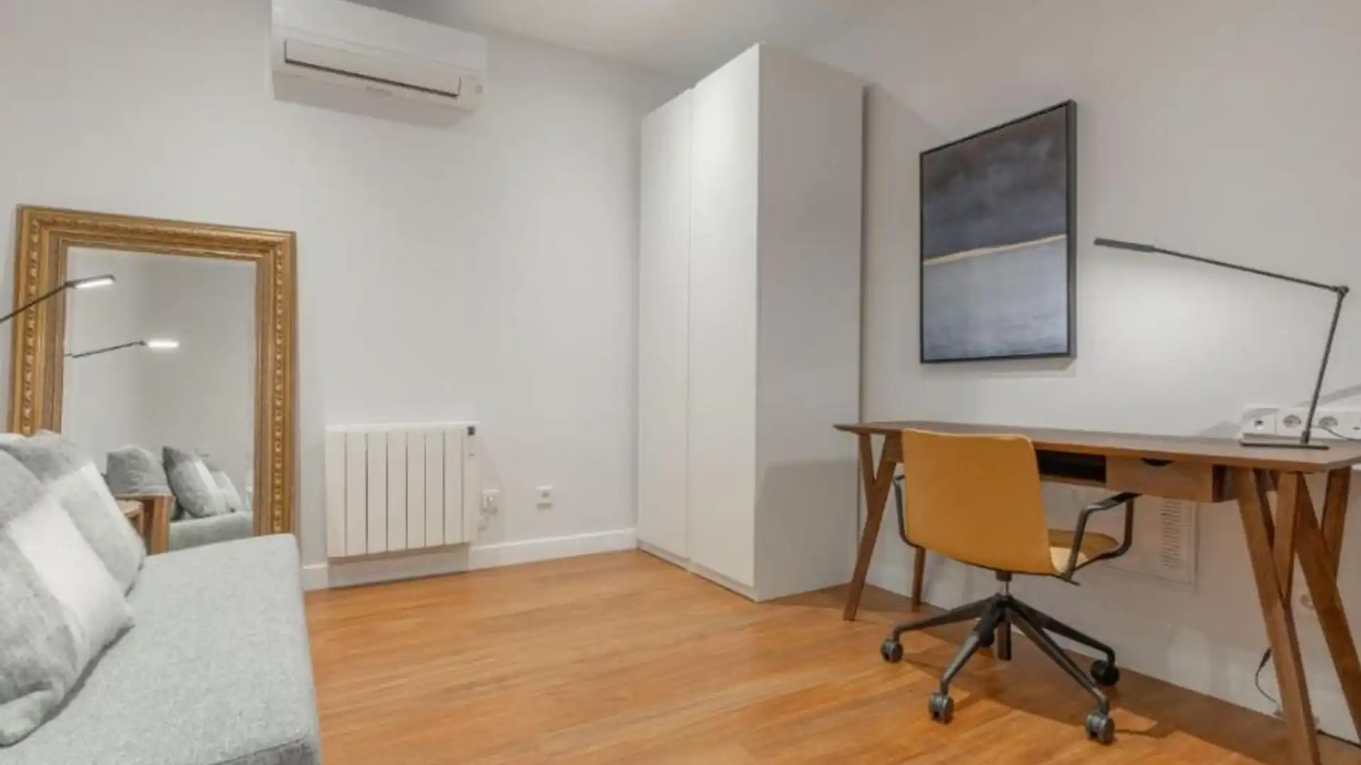 Habitación de Apartamento de alquiler en Gijón  con Amueblado y Se aceptan mascotas