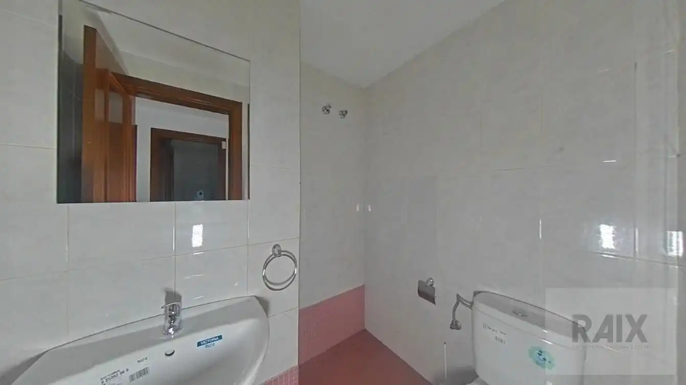 Baño de Piso en venta en Sabadell con Calefacción y Terraza