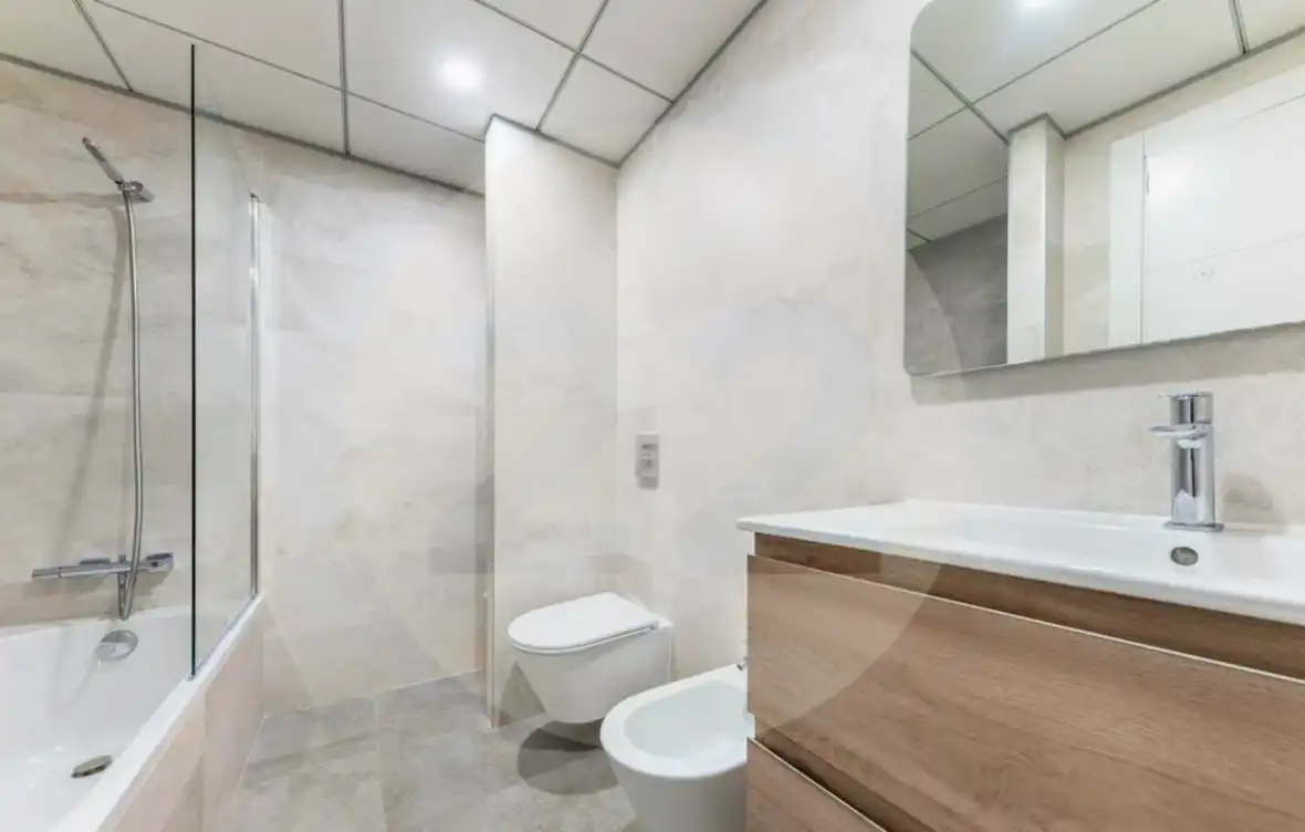 Bathroom of Duplexes for rent in Benidorm  with Air Conditioner, Heating and Terrace