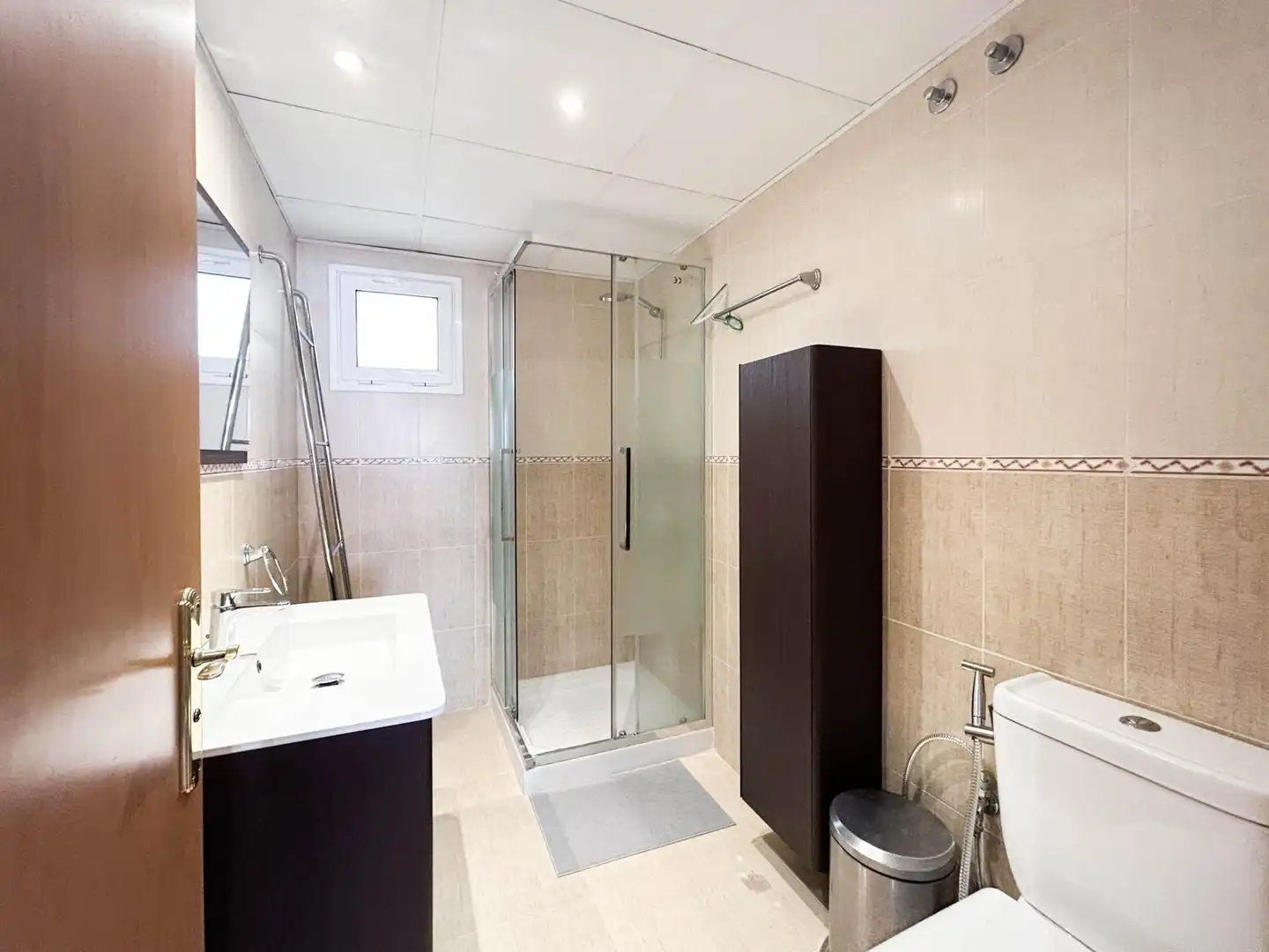 Bathroom of Flat for rent in Paterna  with Air Conditioner, Heating and Private garden
