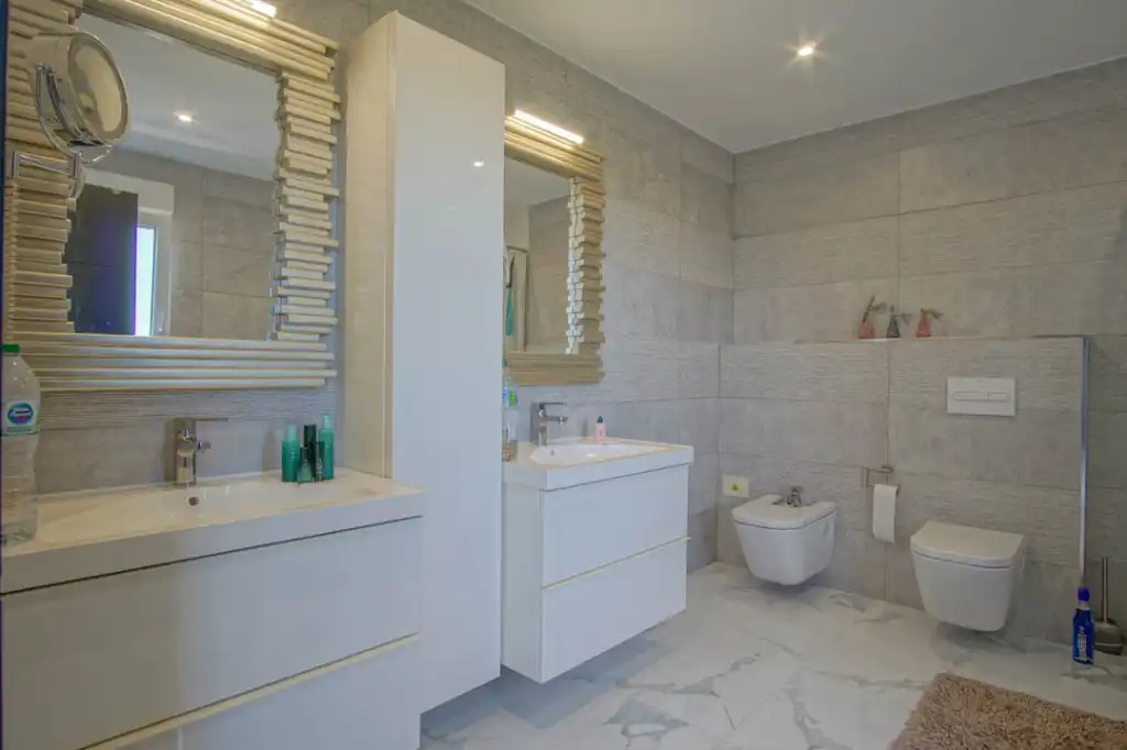 Badezimmer von Haus oder Chalet zum Verkauf in La Nucia mit Terrasse, Fernseher und Balkon