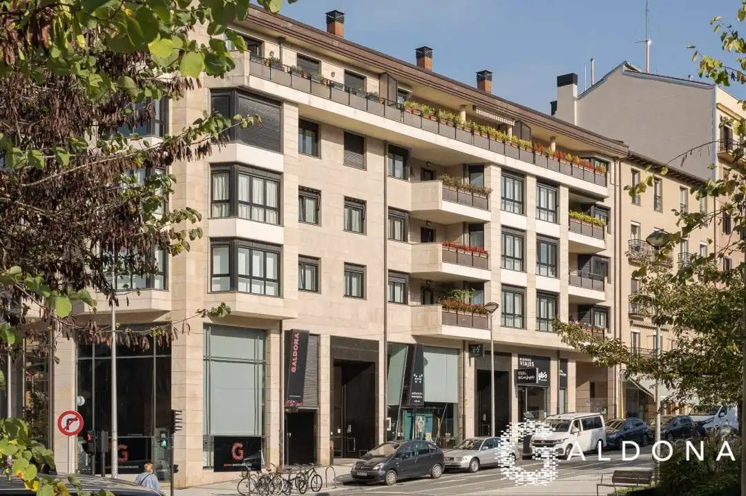 Vista exterior de Pis en venda en Donostia - San Sebastián  amb Calefacció, Terrassa i Balcó