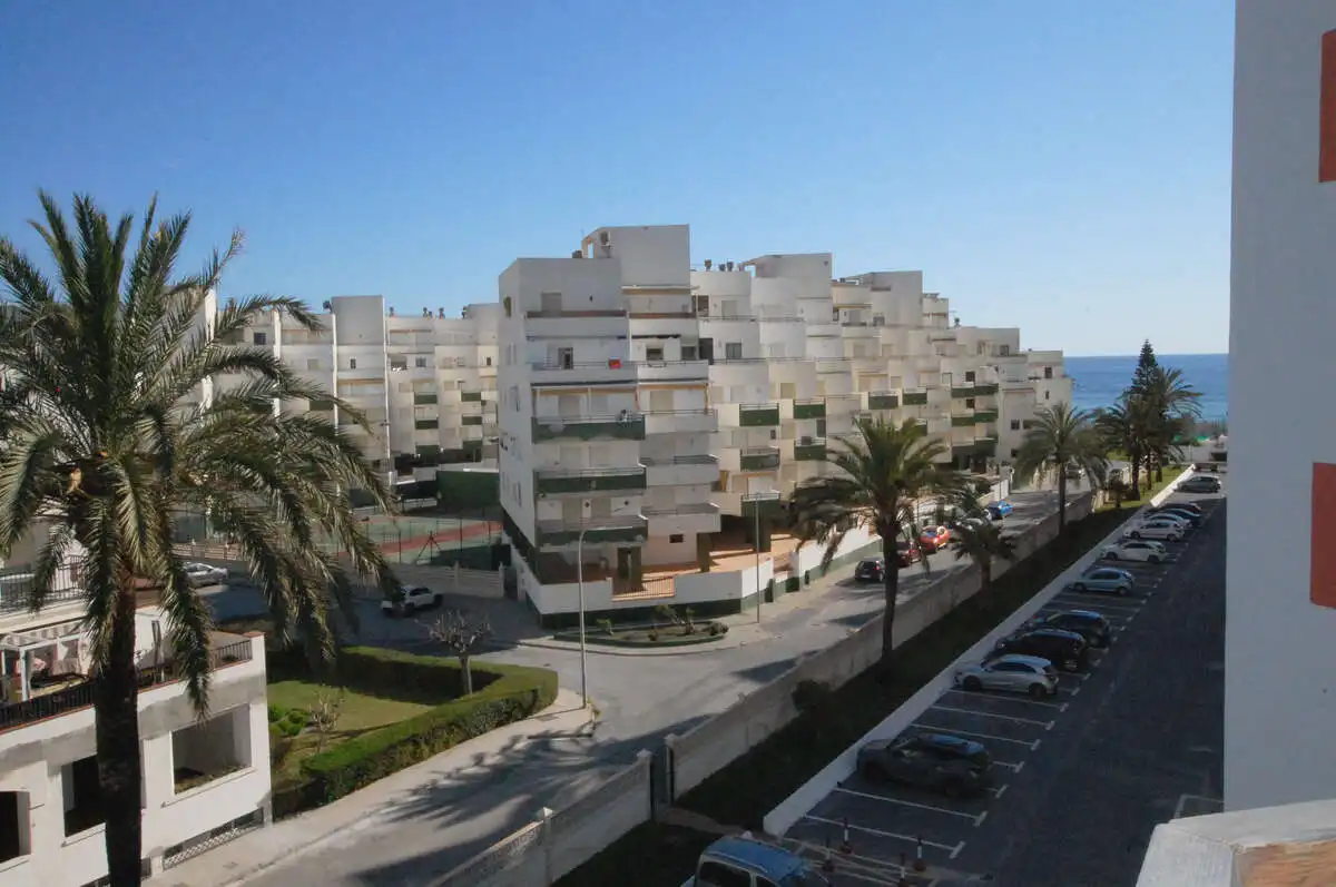 Vista exterior de Pis en venda en Salobreña amb Terrassa, Moblat i Microones