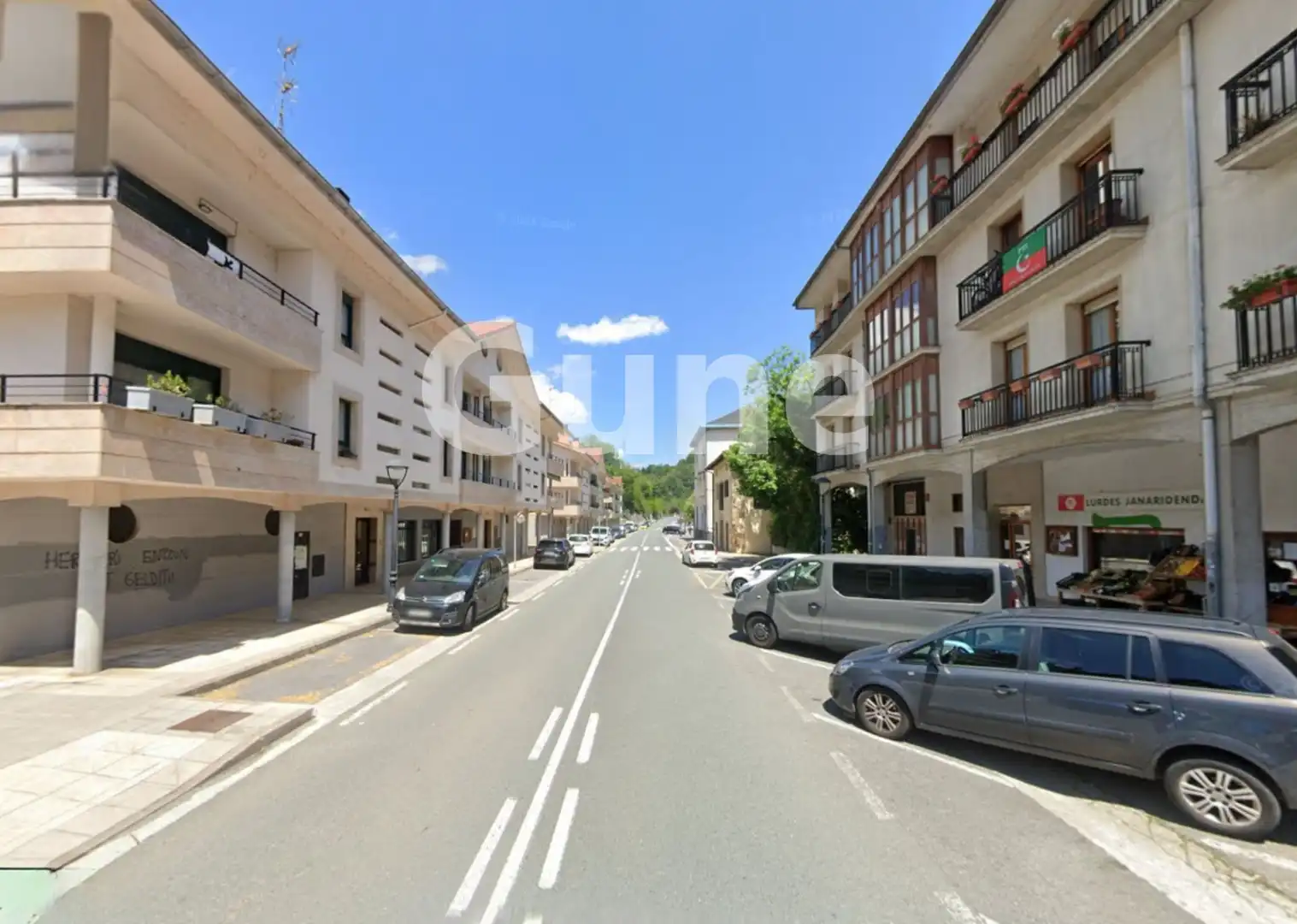 Außenansicht von Garage zum Verkauf in Itsasondo
