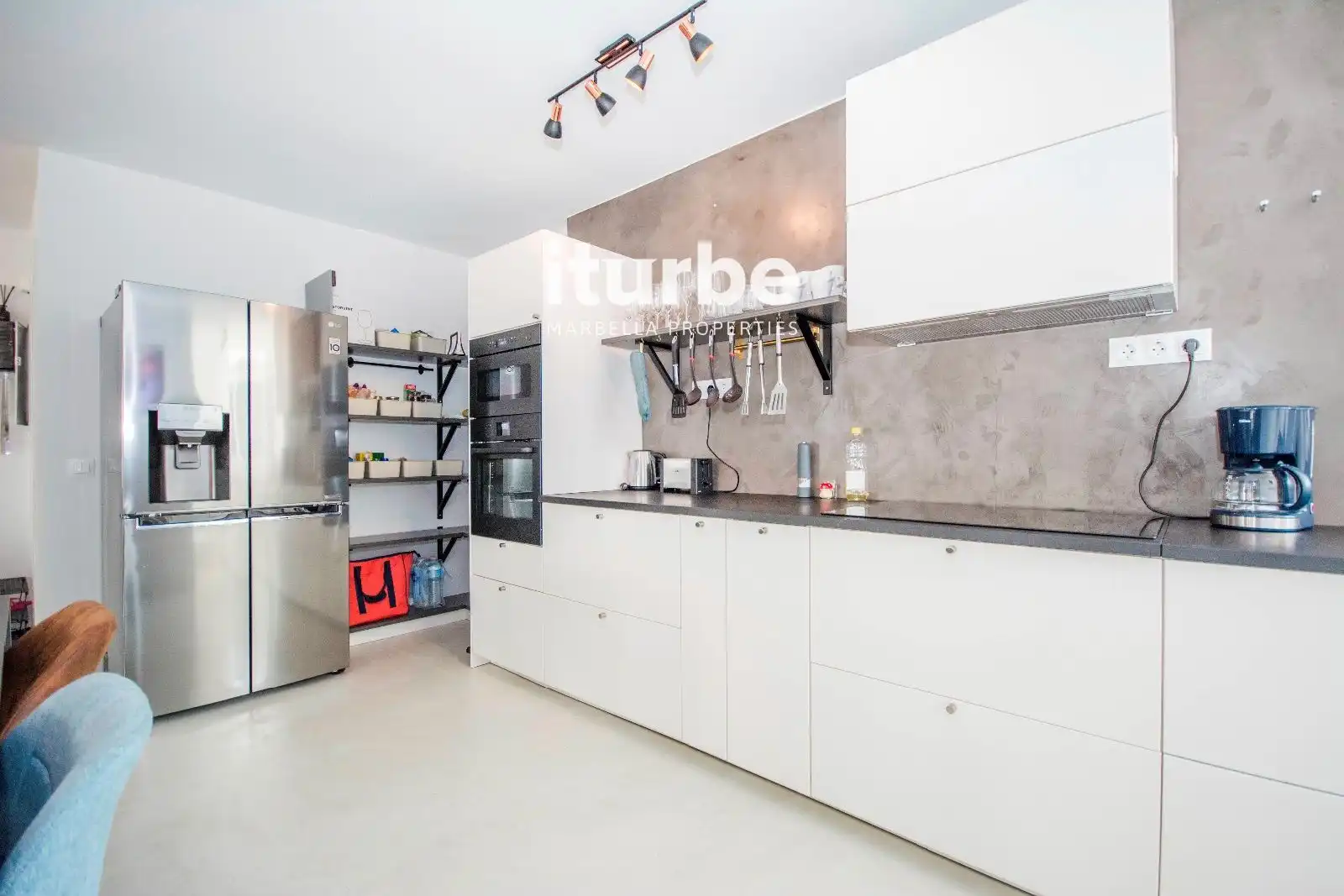 Cocina de Piso en venta en Marbella con Terraza, Piscina y Amueblado