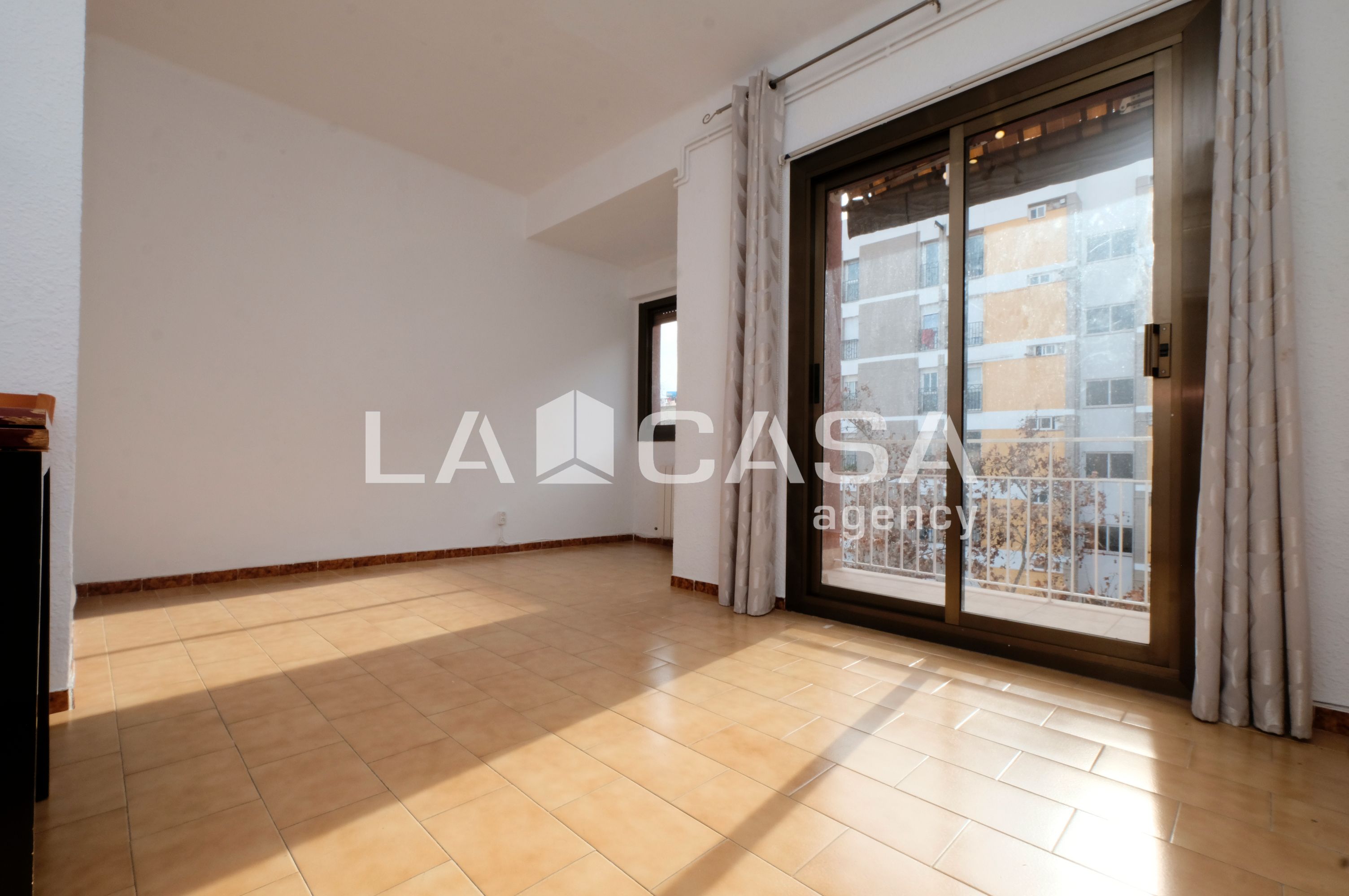 Exterior view of Flat for sale in  Barcelona Capital  with Balcony