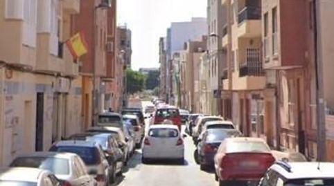 Foto 3 de Piso en venta en Calle Jaul, Ciudad Jardín - Tagarete - El Zapillo, Almería Capital