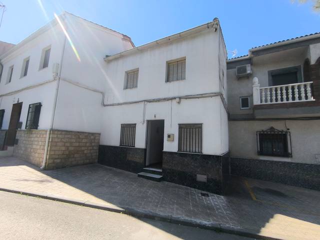 Casa-chalet en Venta en Calle 8 de Marzo, 6 en Mengíbar