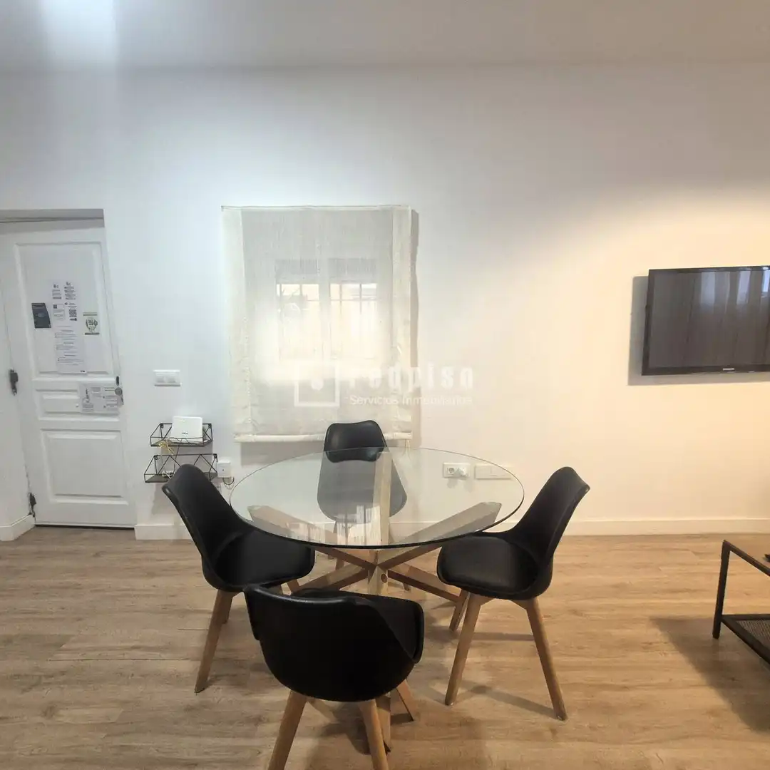Menjador de Apartament en venda en Sevilla amb Aire condicionat, Moblat i Alarma