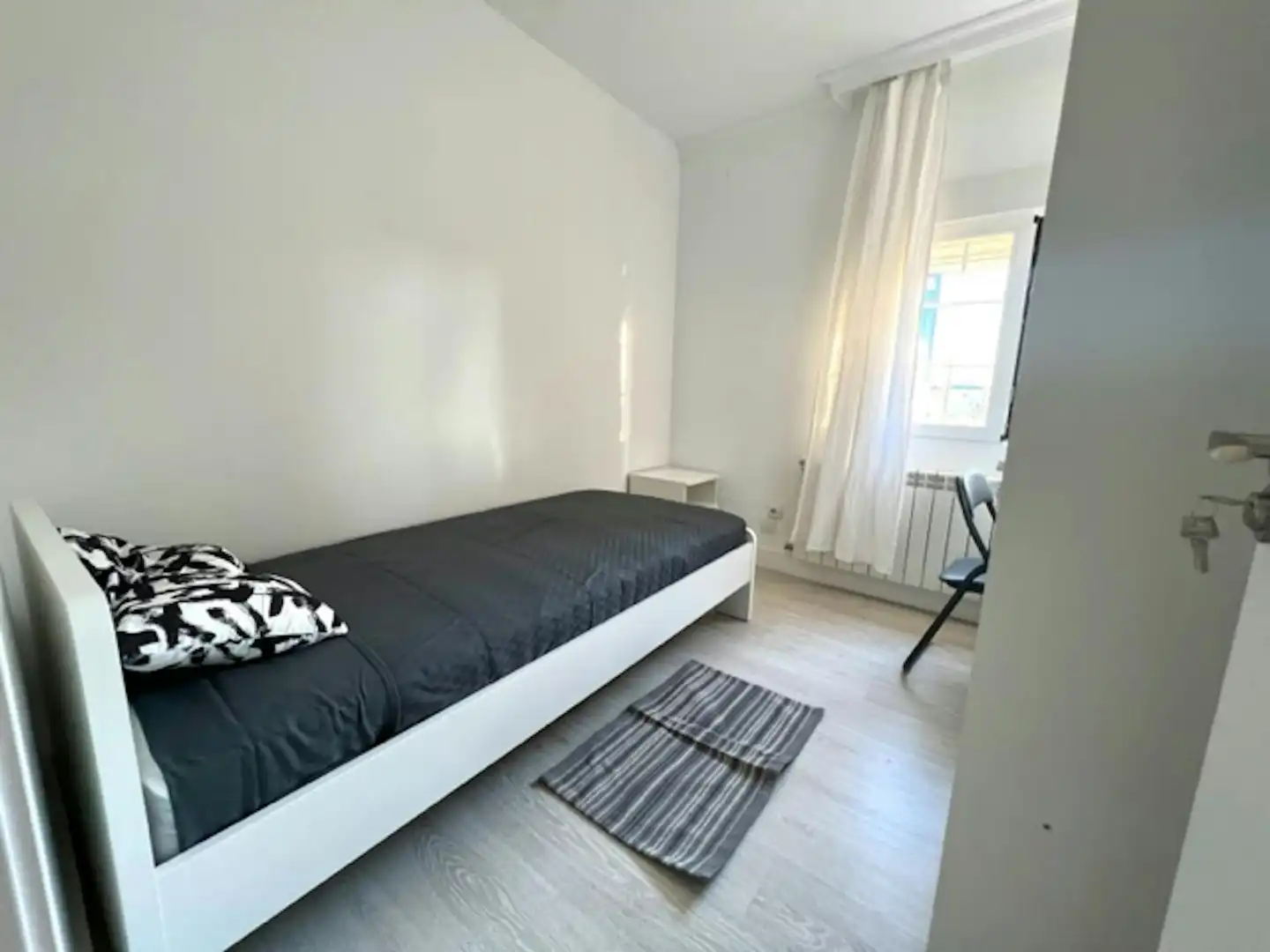 Bedroom of Flat for share in Madrid  with Heating and Washing machine