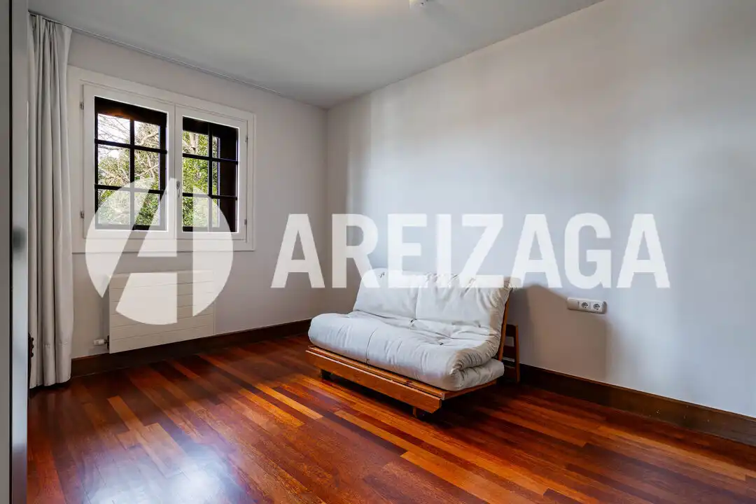 Habitación de Piso en venta en Donostia - San Sebastián  con Calefacción, Terraza y Trastero