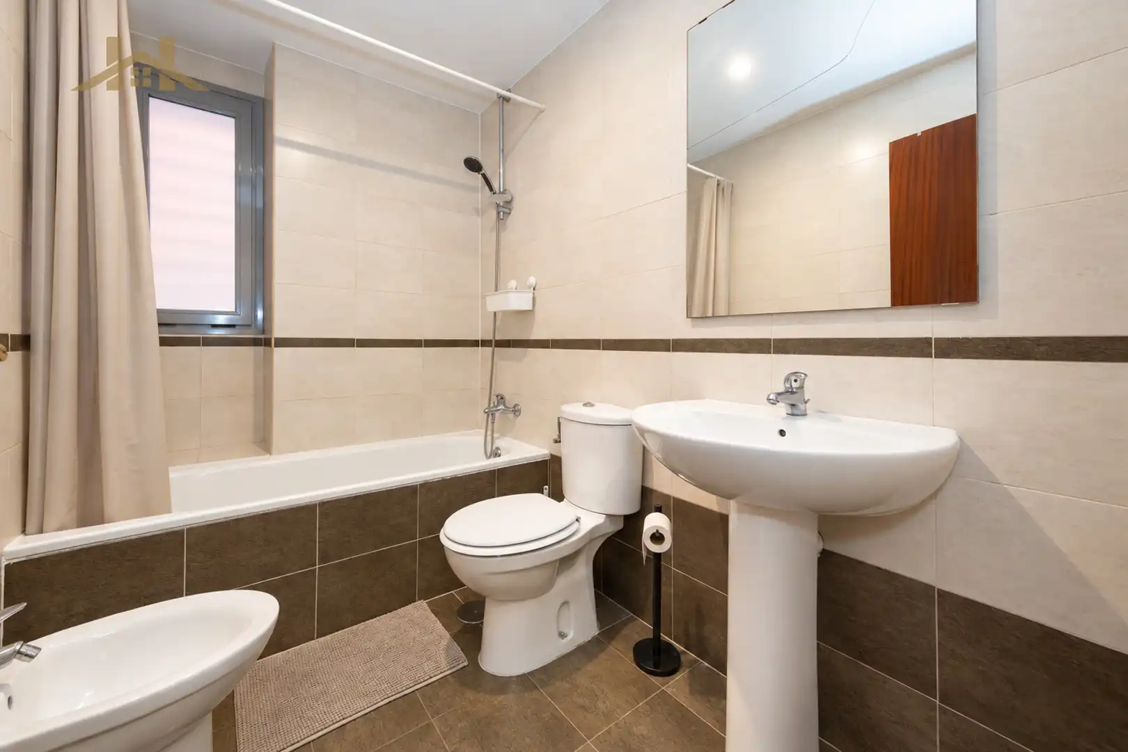 Baño de Piso en venta en Madrid con Calefacción, Jardín privado y Terraza