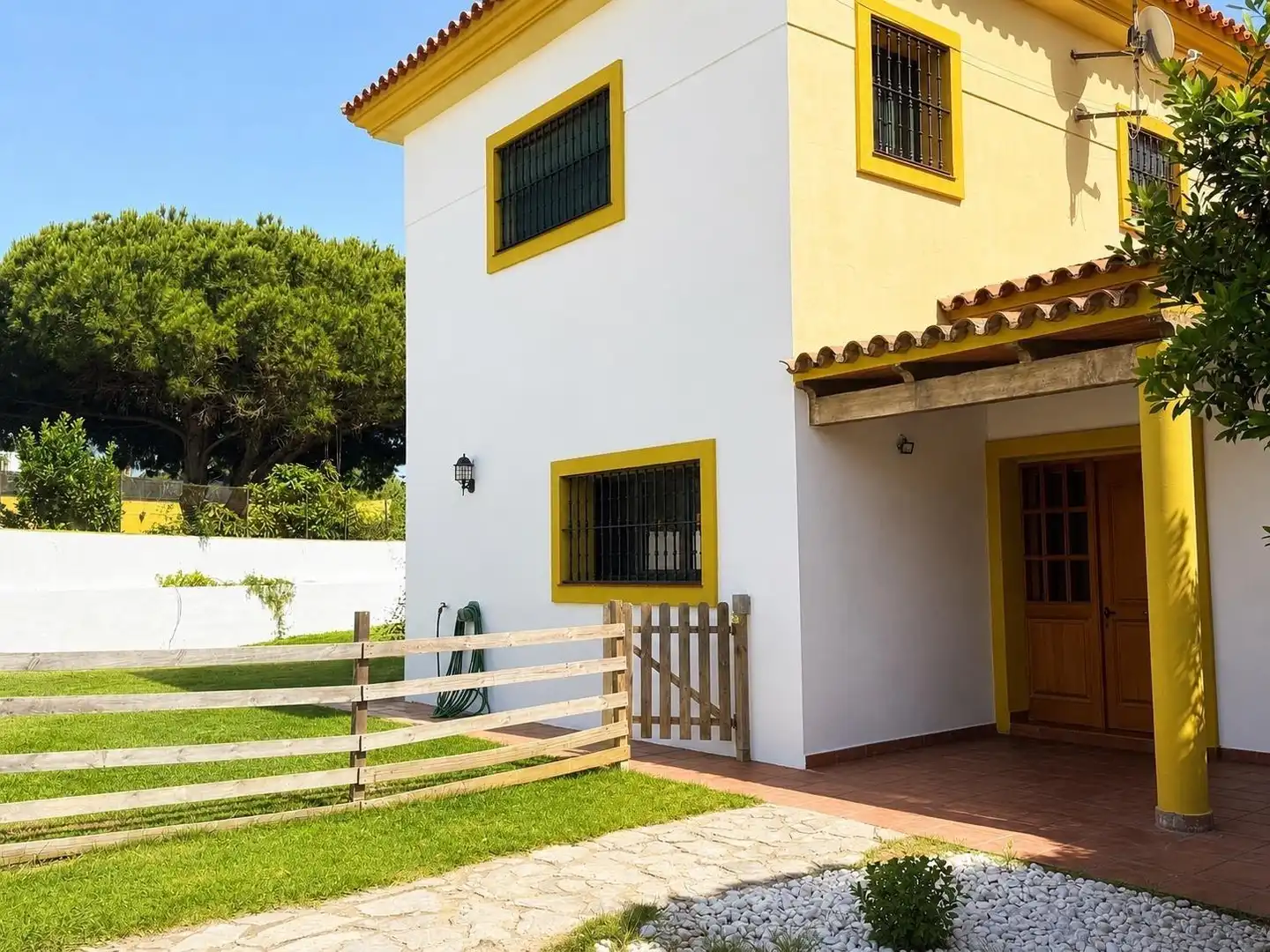 Vista exterior de Casa o chalet en venta en Algeciras con Jardín privado, Trastero y Piscina