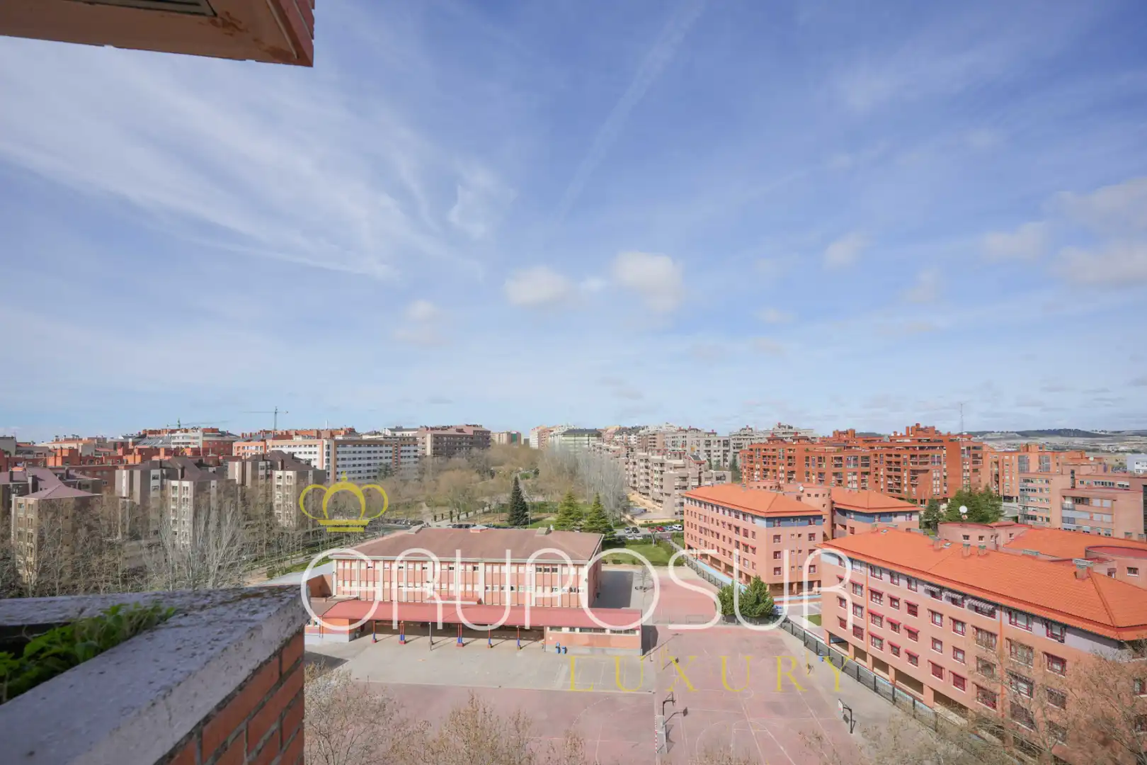 Außenansicht von Wohnung zum Verkauf in Valladolid mit Heizung, Privatgarten und Parkett